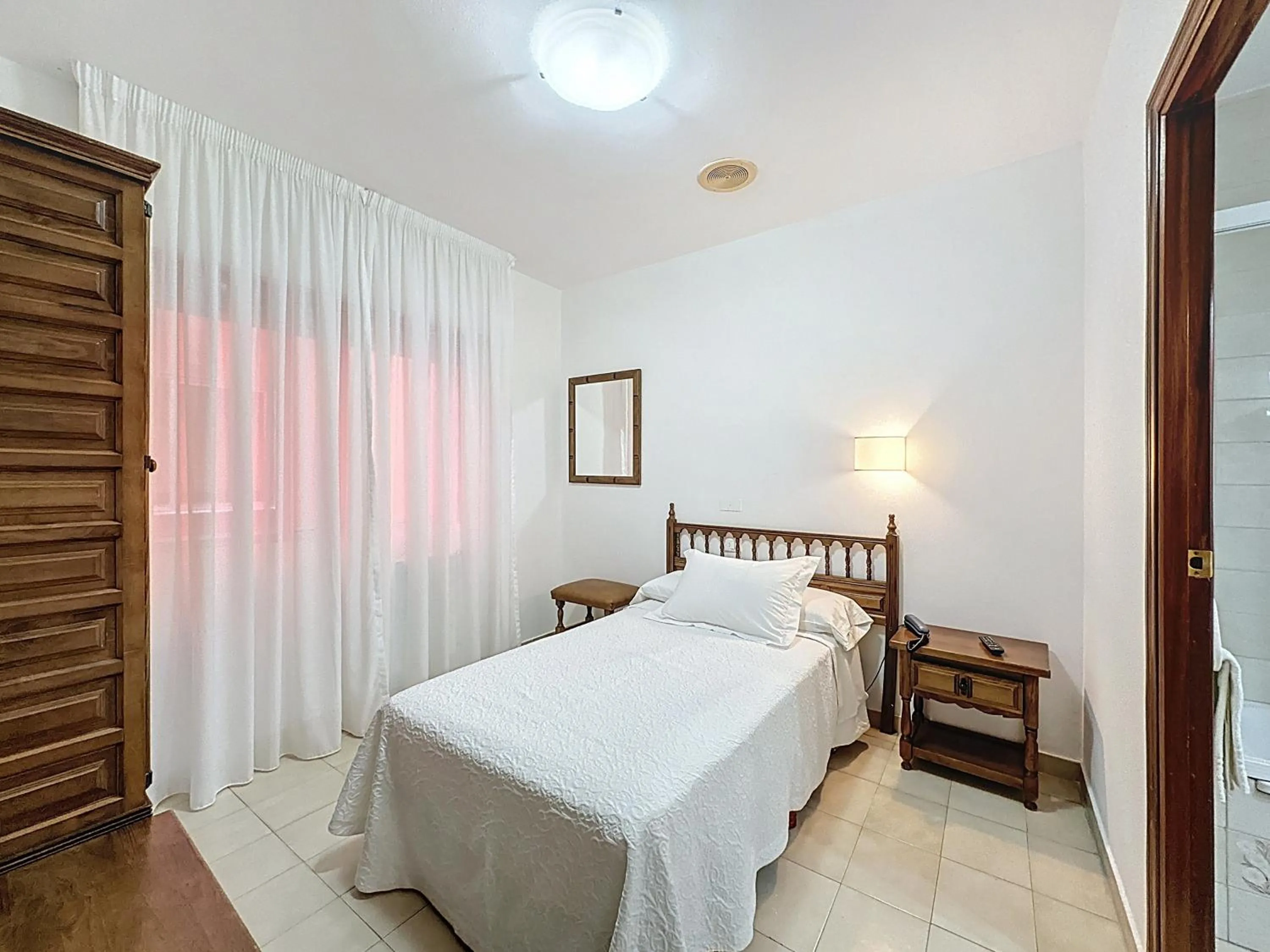 Photo of the whole room in Hotel Nautilus