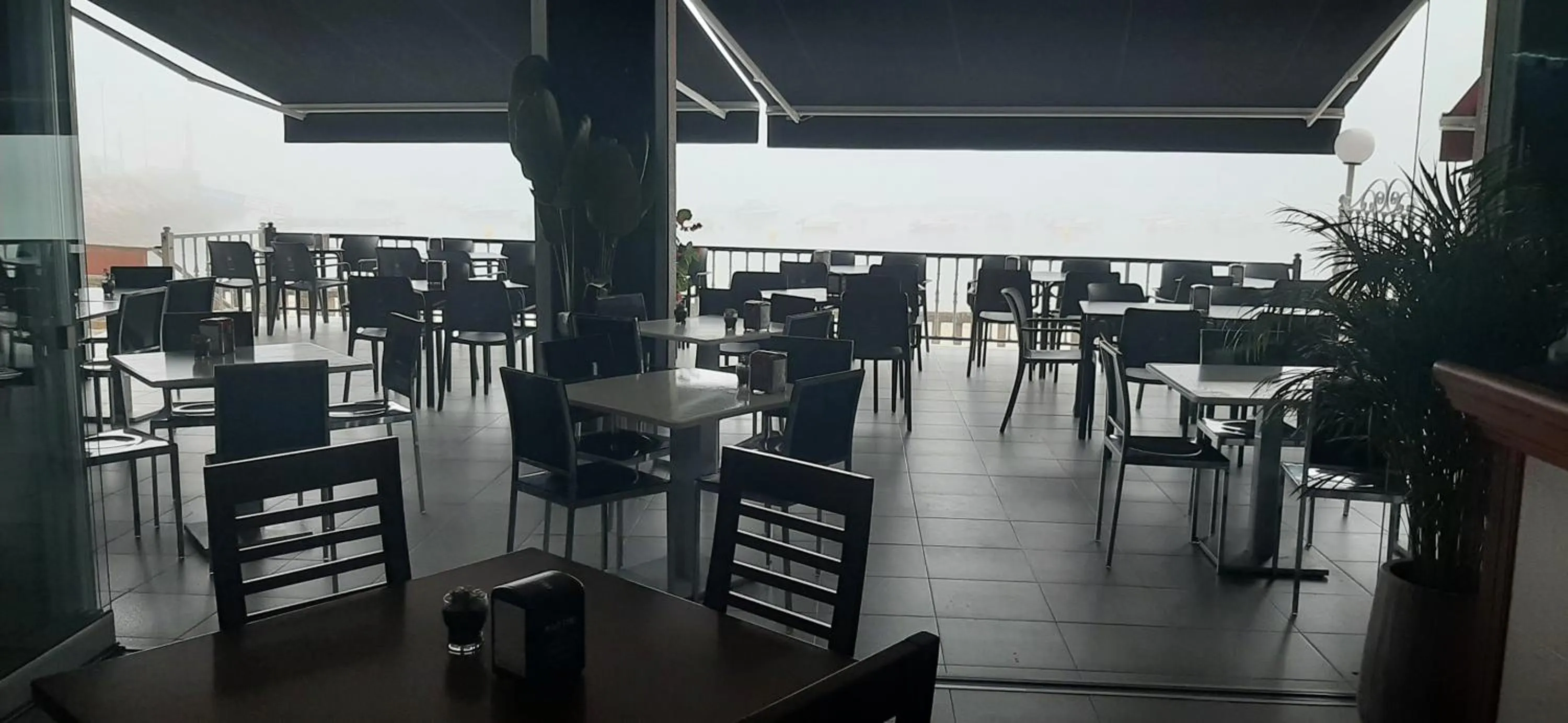 Restaurant/places to eat in Hotel Nautilus