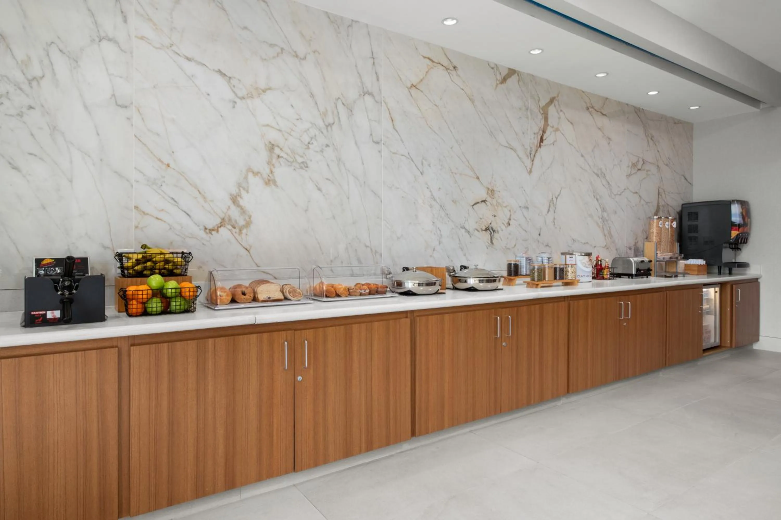 Coffee/tea facilities in SpringHill Suites Irvine John Wayne Airport / Orange County