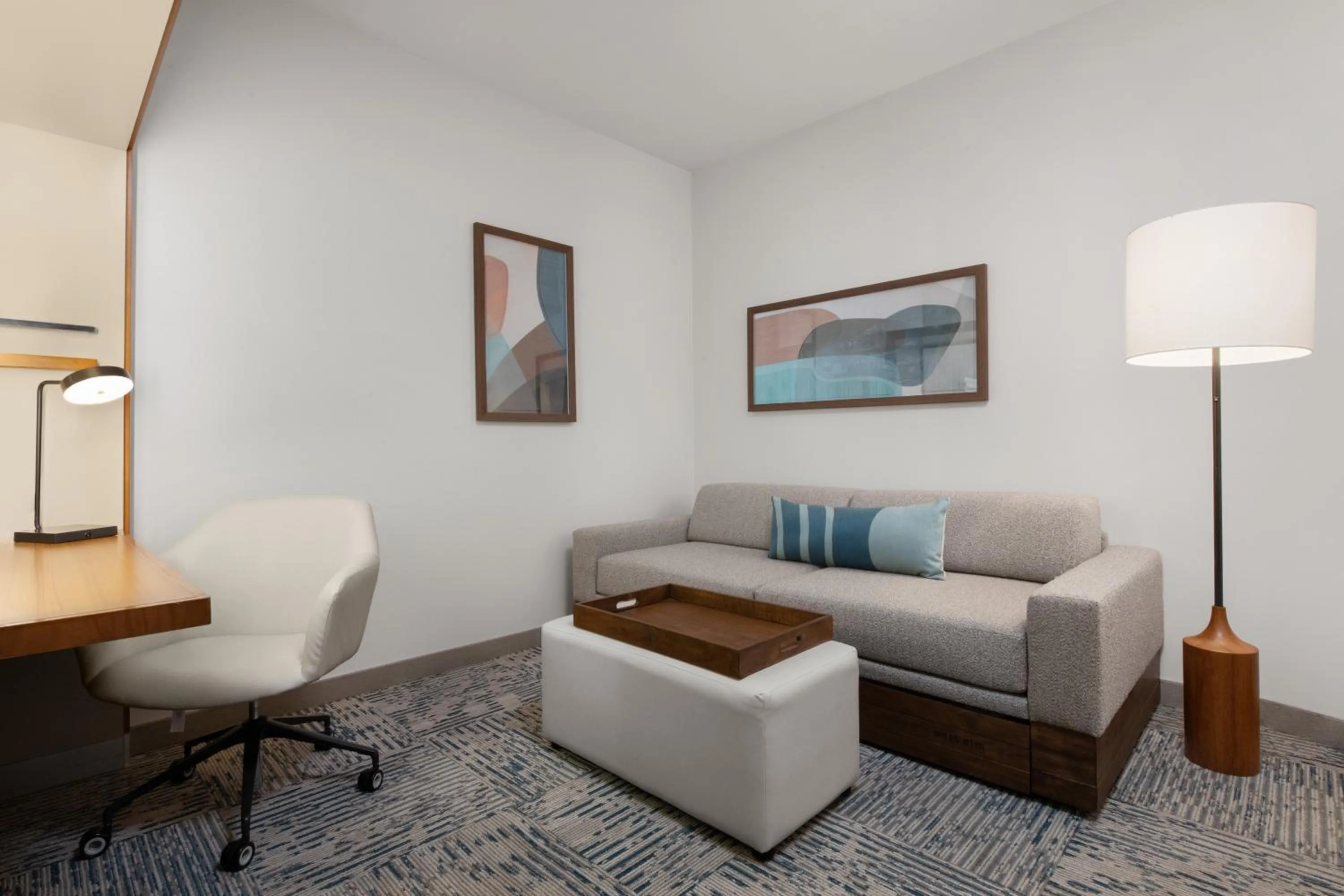 Living room in SpringHill Suites Irvine John Wayne Airport / Orange County