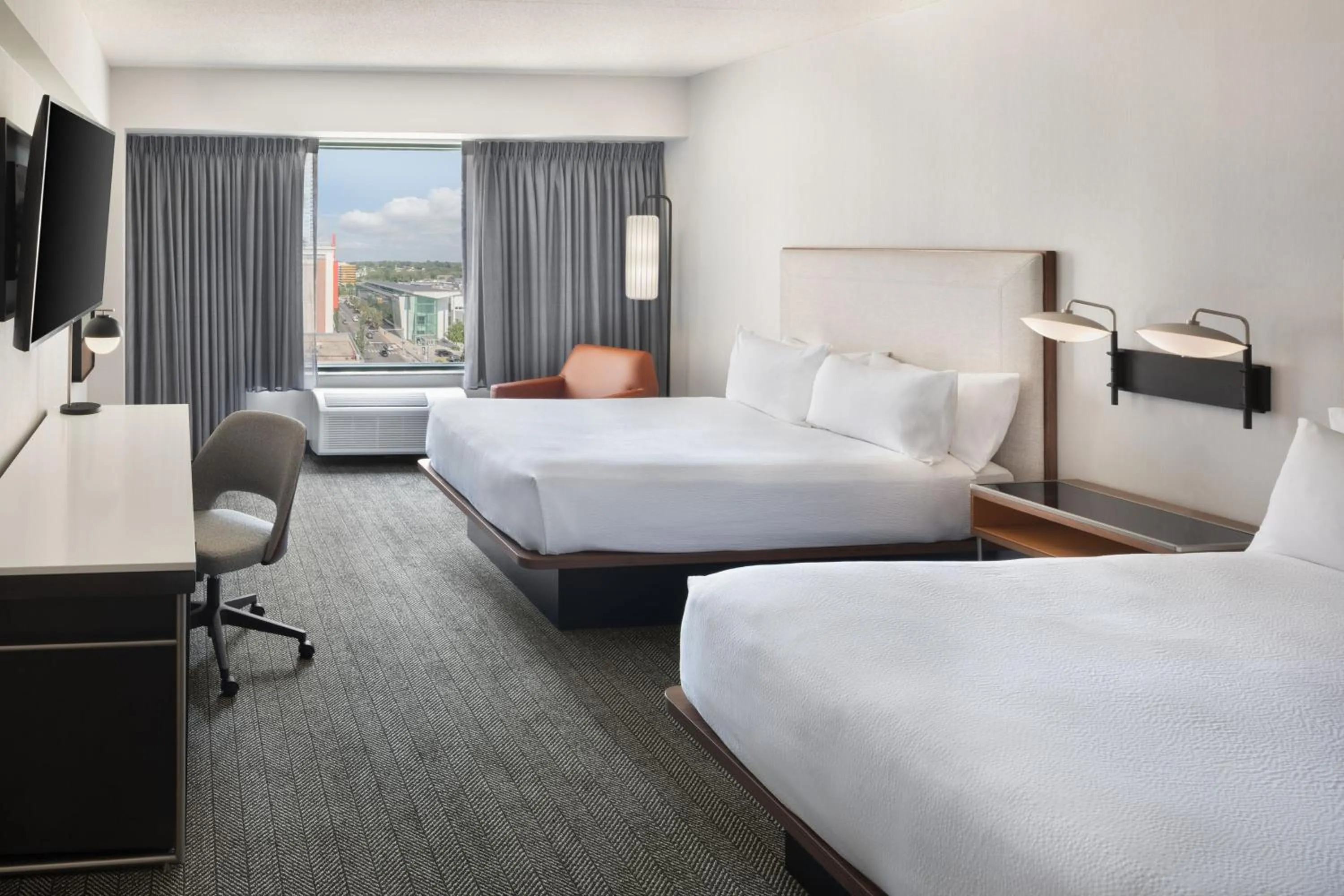 Photo of the whole room, Bed in Courtyard by Marriott Stamford Downtown