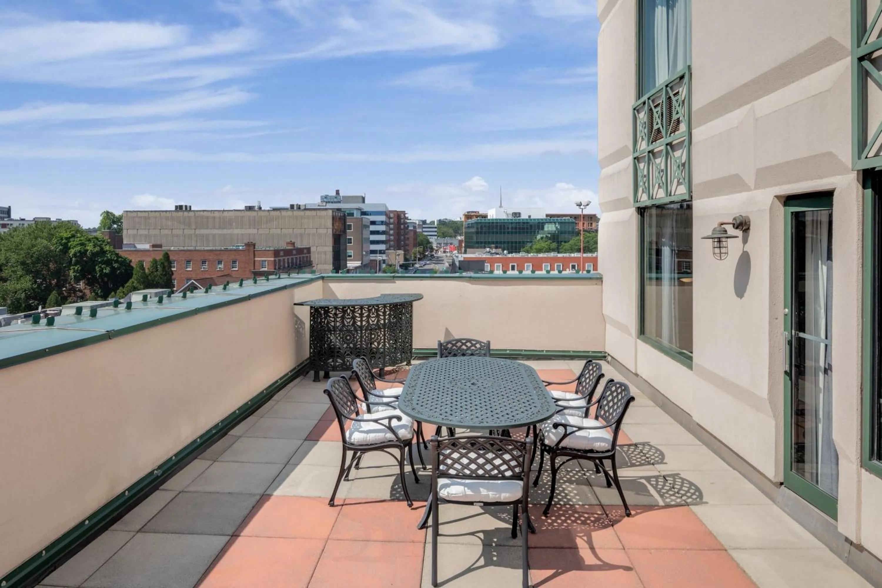 Photo of the whole room in Courtyard by Marriott Stamford Downtown