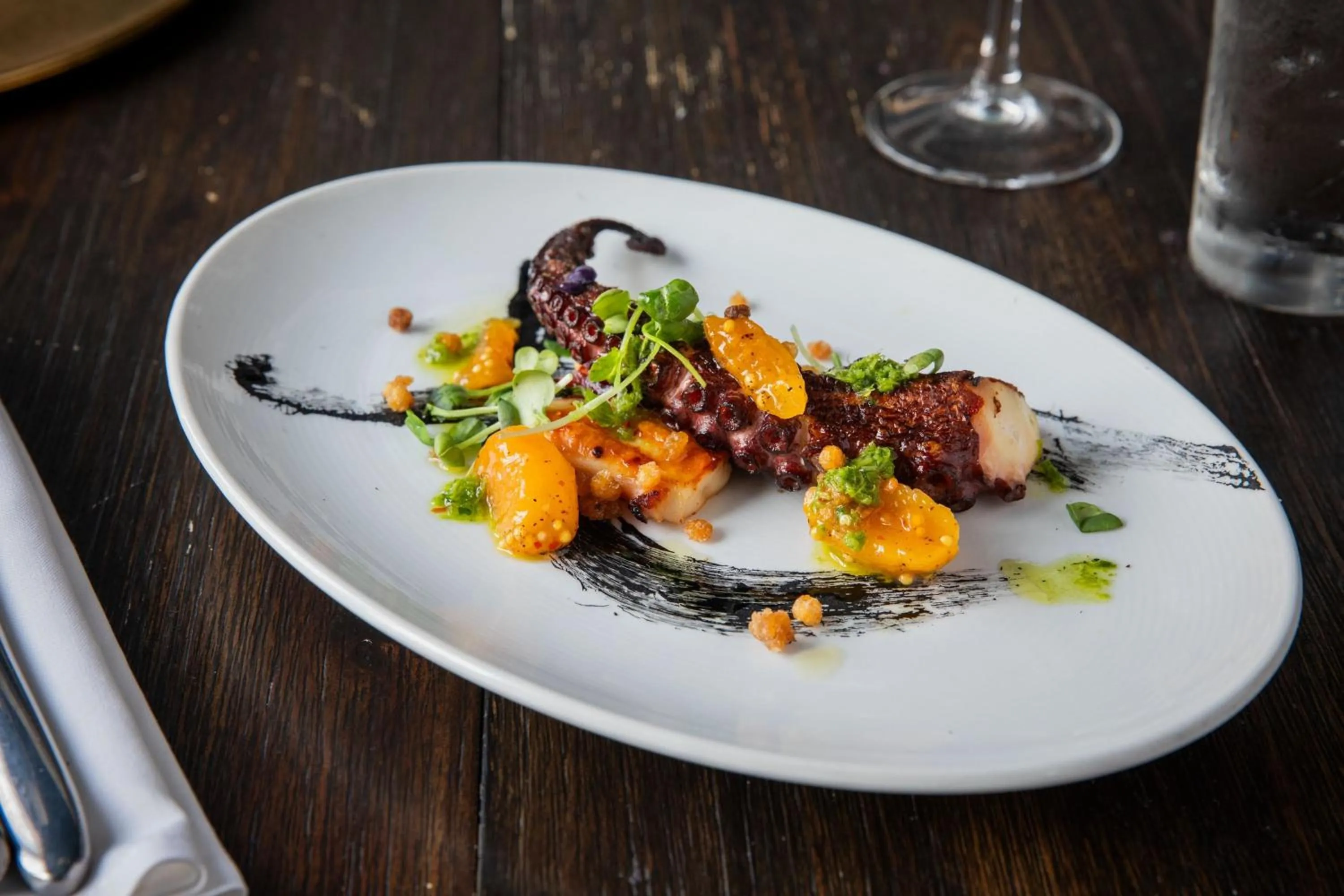 Restaurant/places to eat in Courtyard by Marriott Stamford Downtown