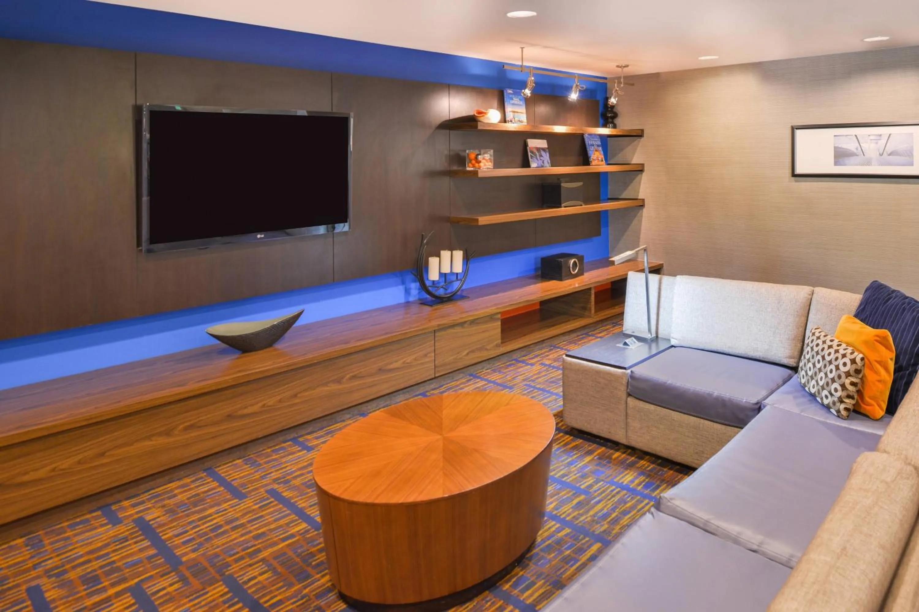 Lobby or reception in Courtyard Tampa North / I-75 Fletcher