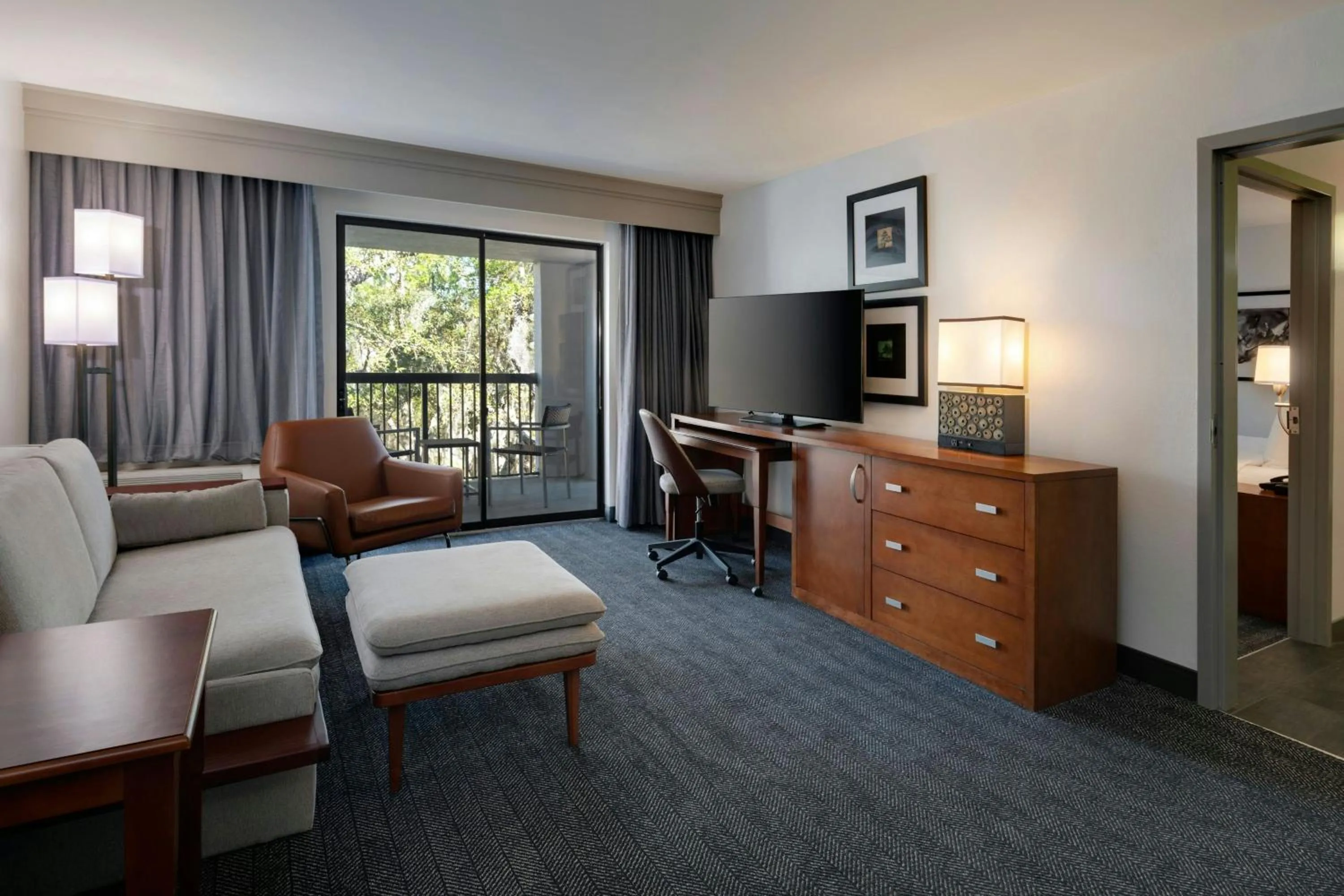 Living room in Courtyard Tampa North / I-75 Fletcher