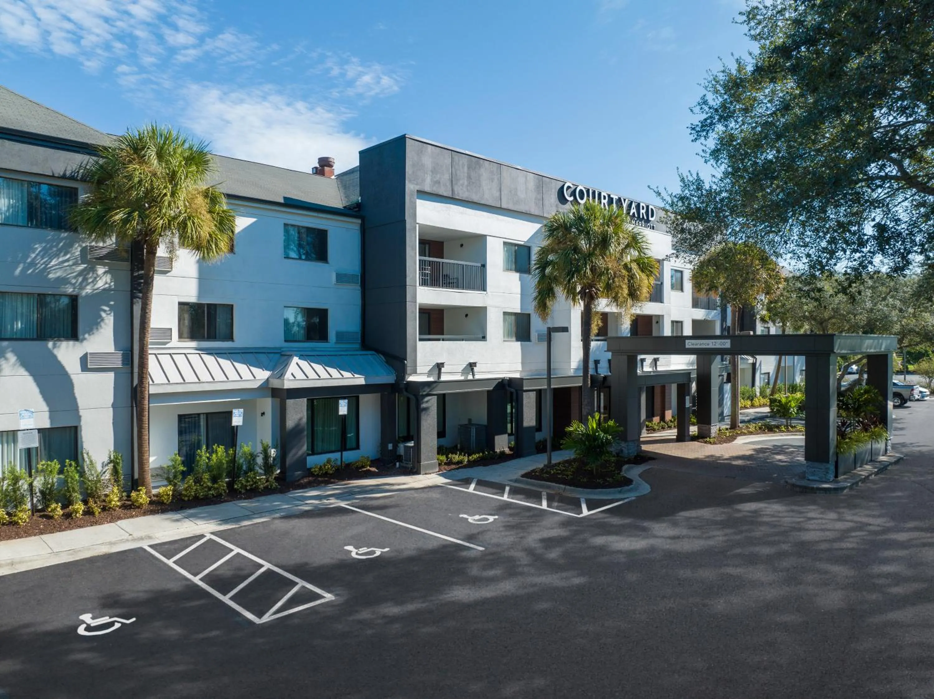Property building in Courtyard Tampa North / I-75 Fletcher