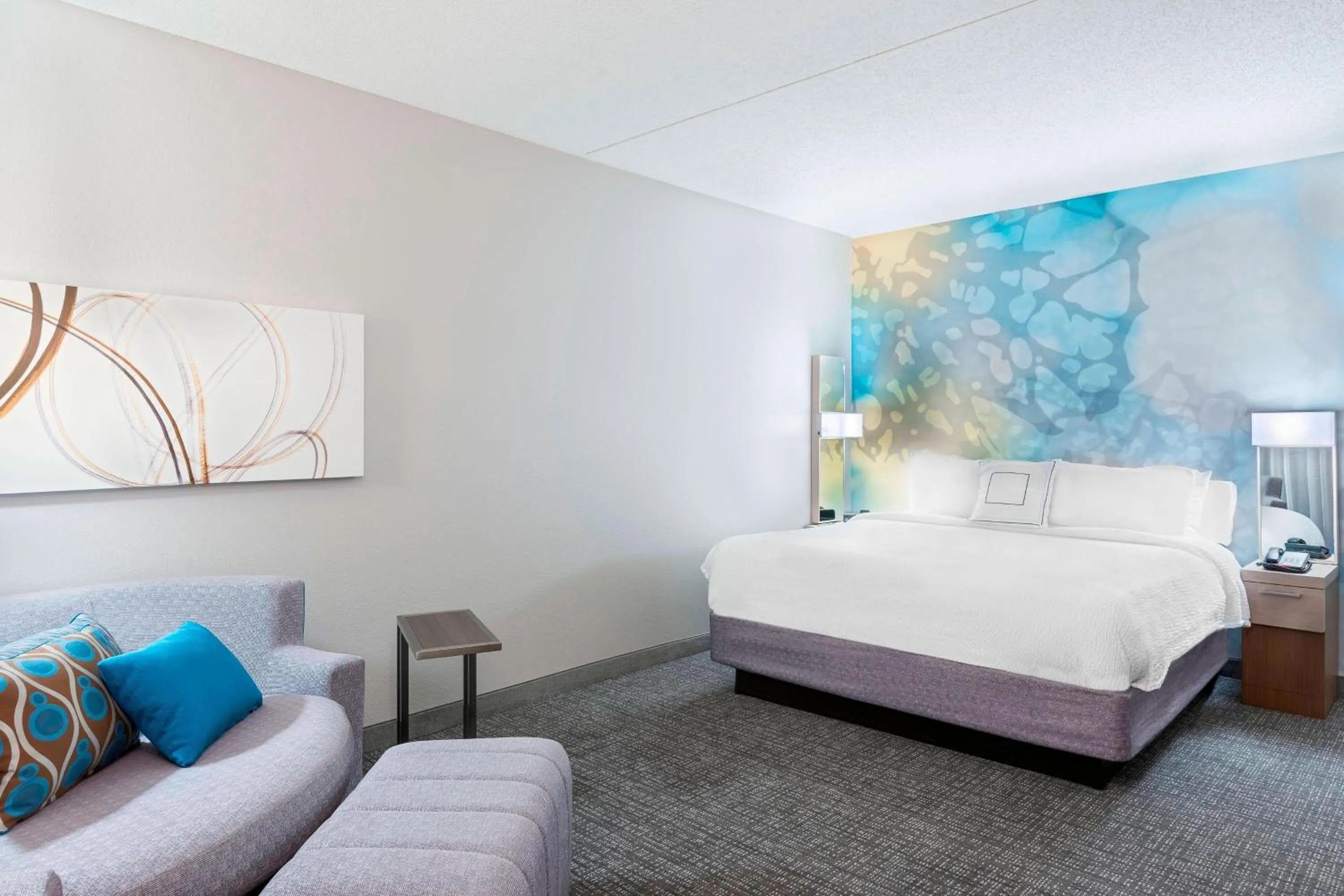 Photo of the whole room, Bed in Courtyard Tampa Downtown