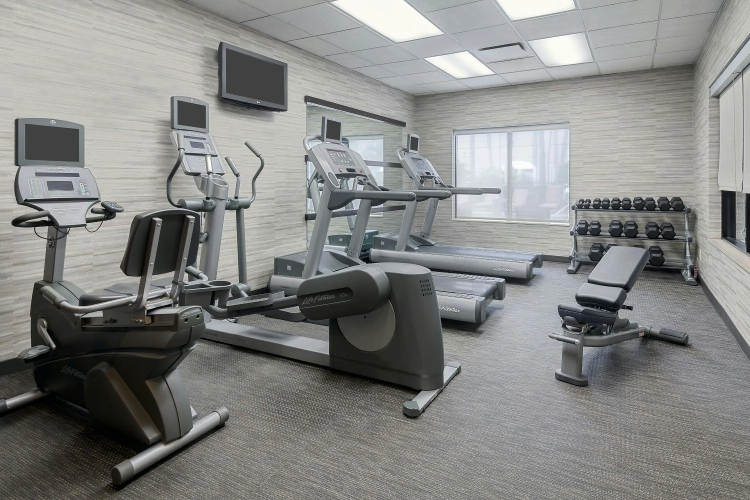 Fitness centre/facilities in Courtyard Tampa Downtown