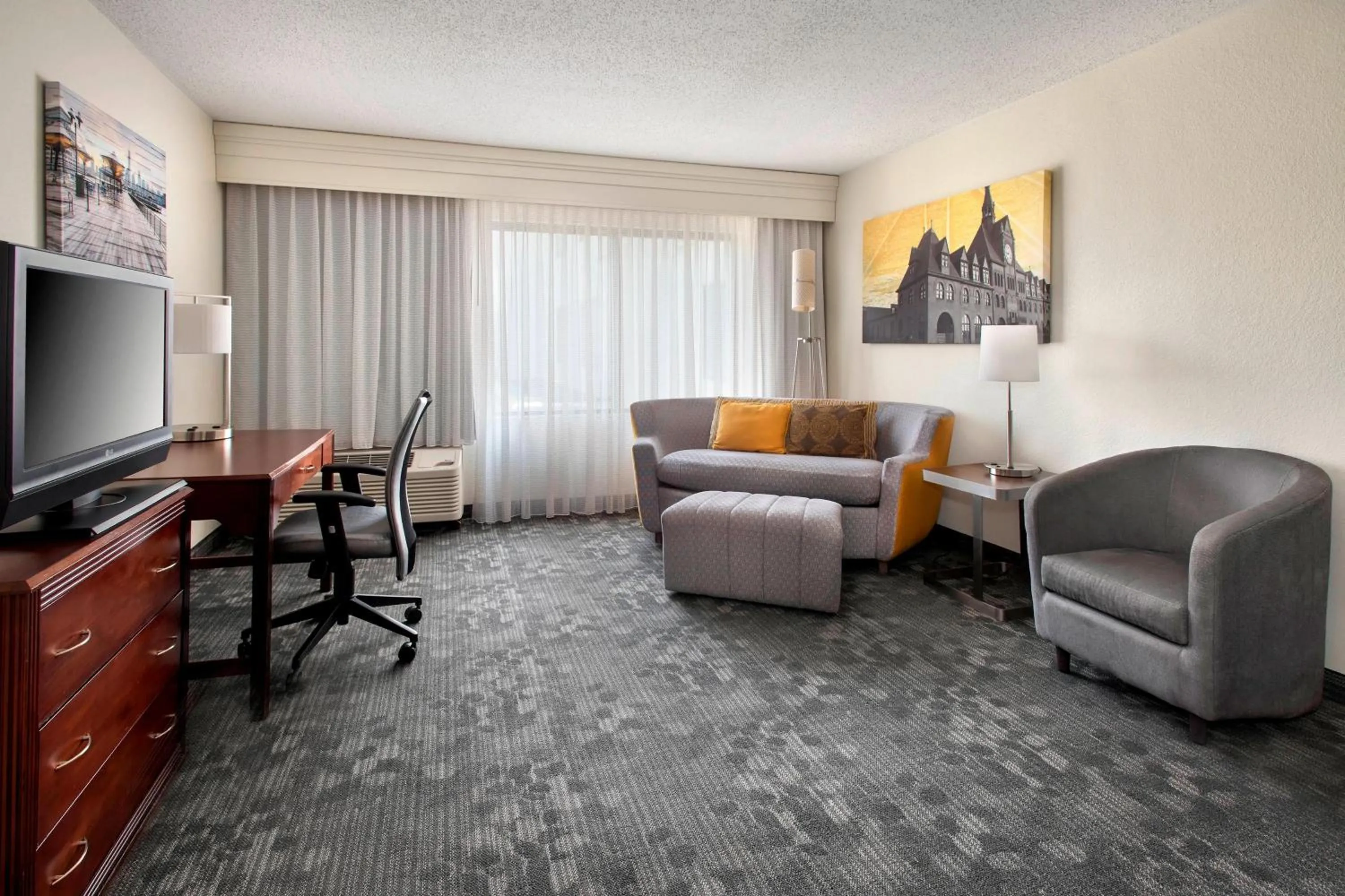 Photo of the whole room in Courtyard by Marriott Princeton