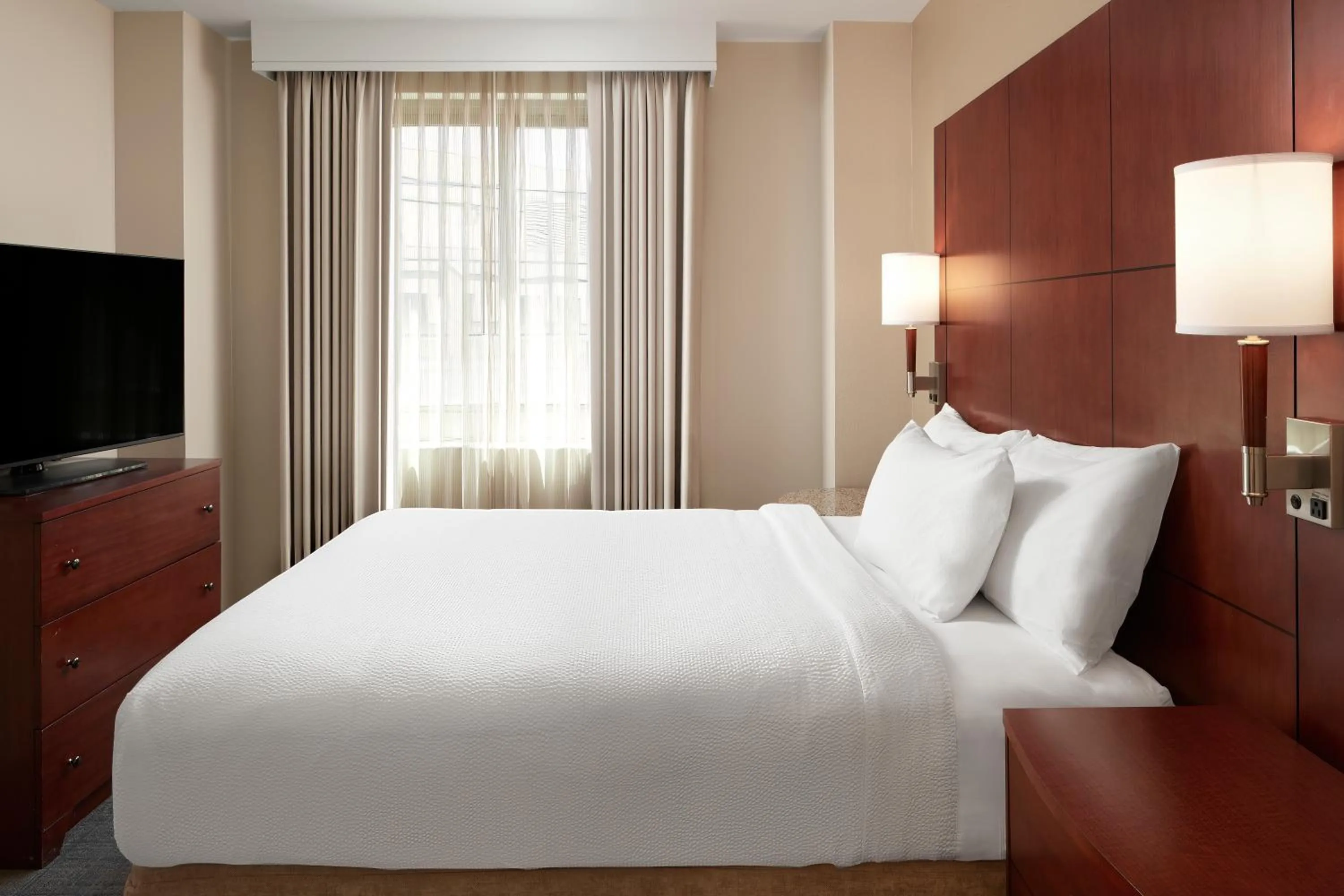 Bed in Residence Inn Arlington Courthouse