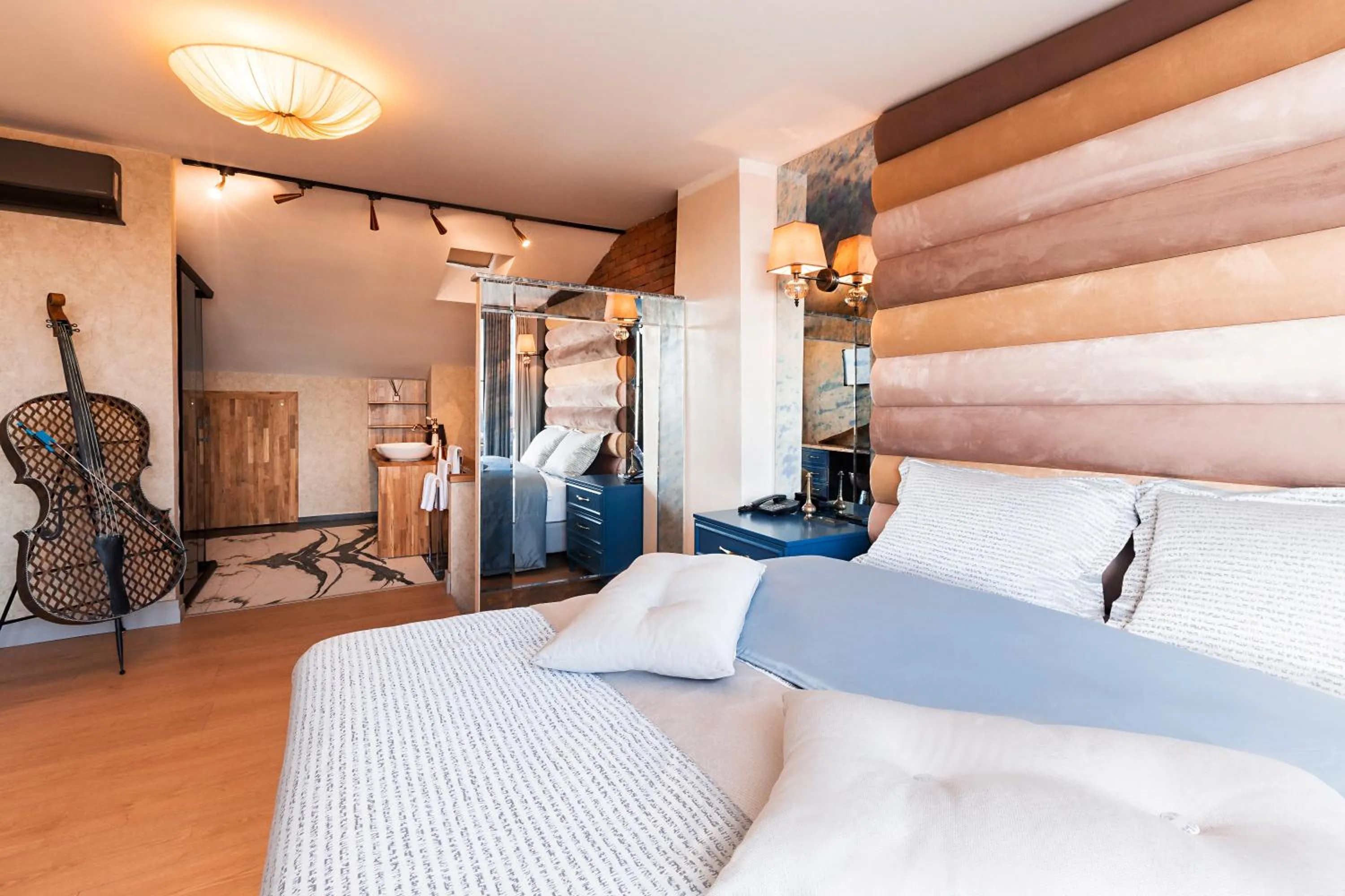 Bed in Sublime Porte Hotel