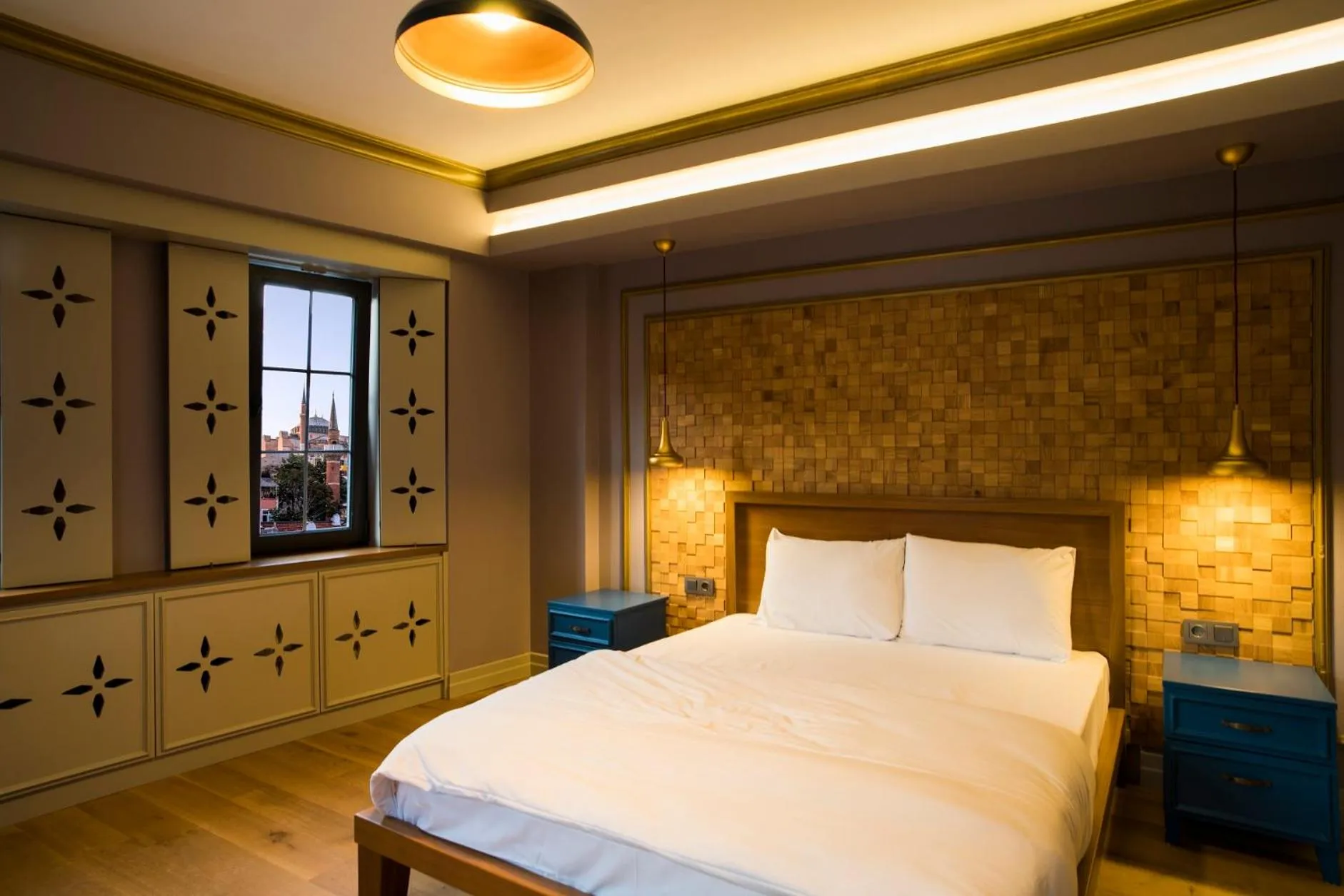 Bed in Sublime Porte Hotel