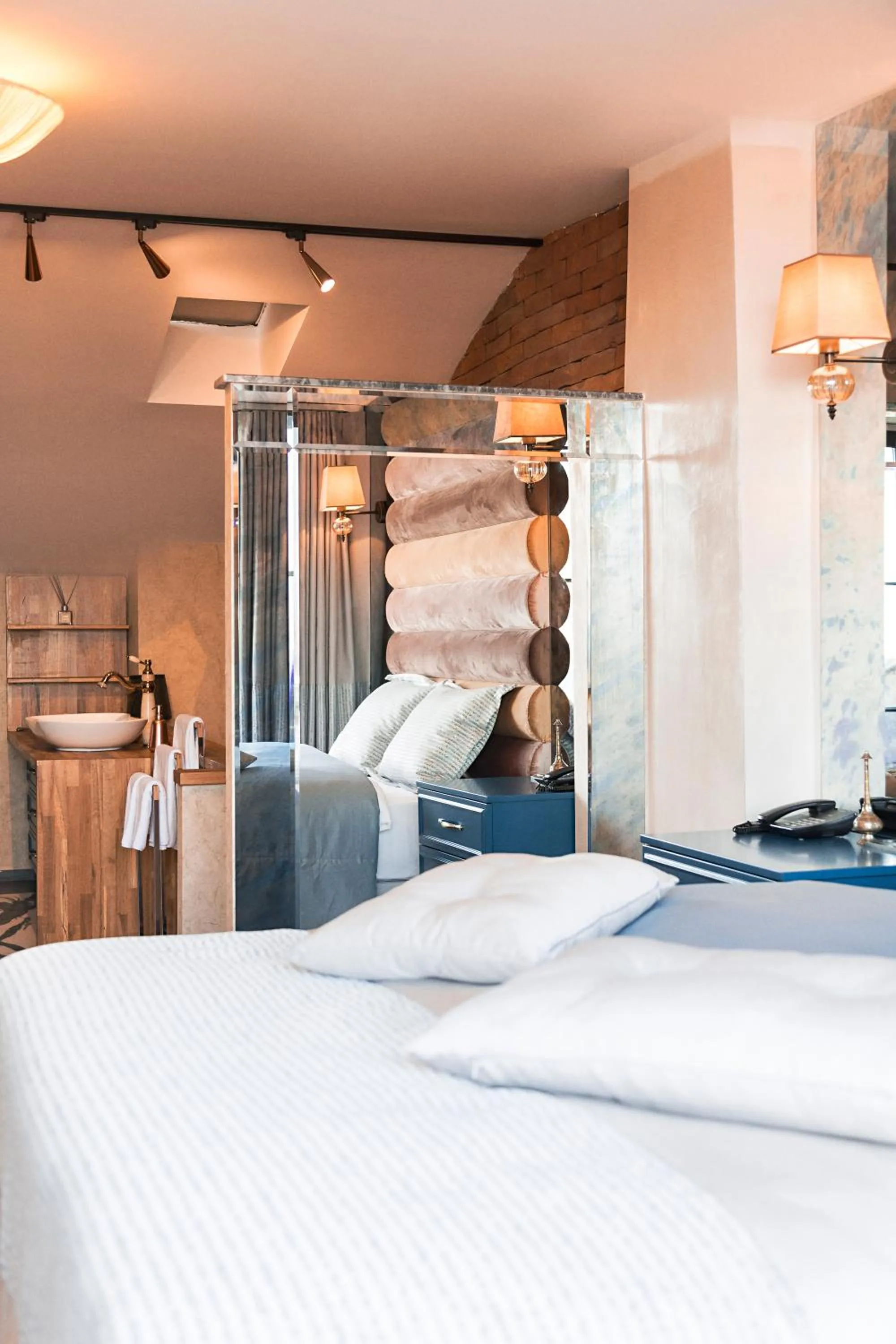 Bed in Sublime Porte Hotel