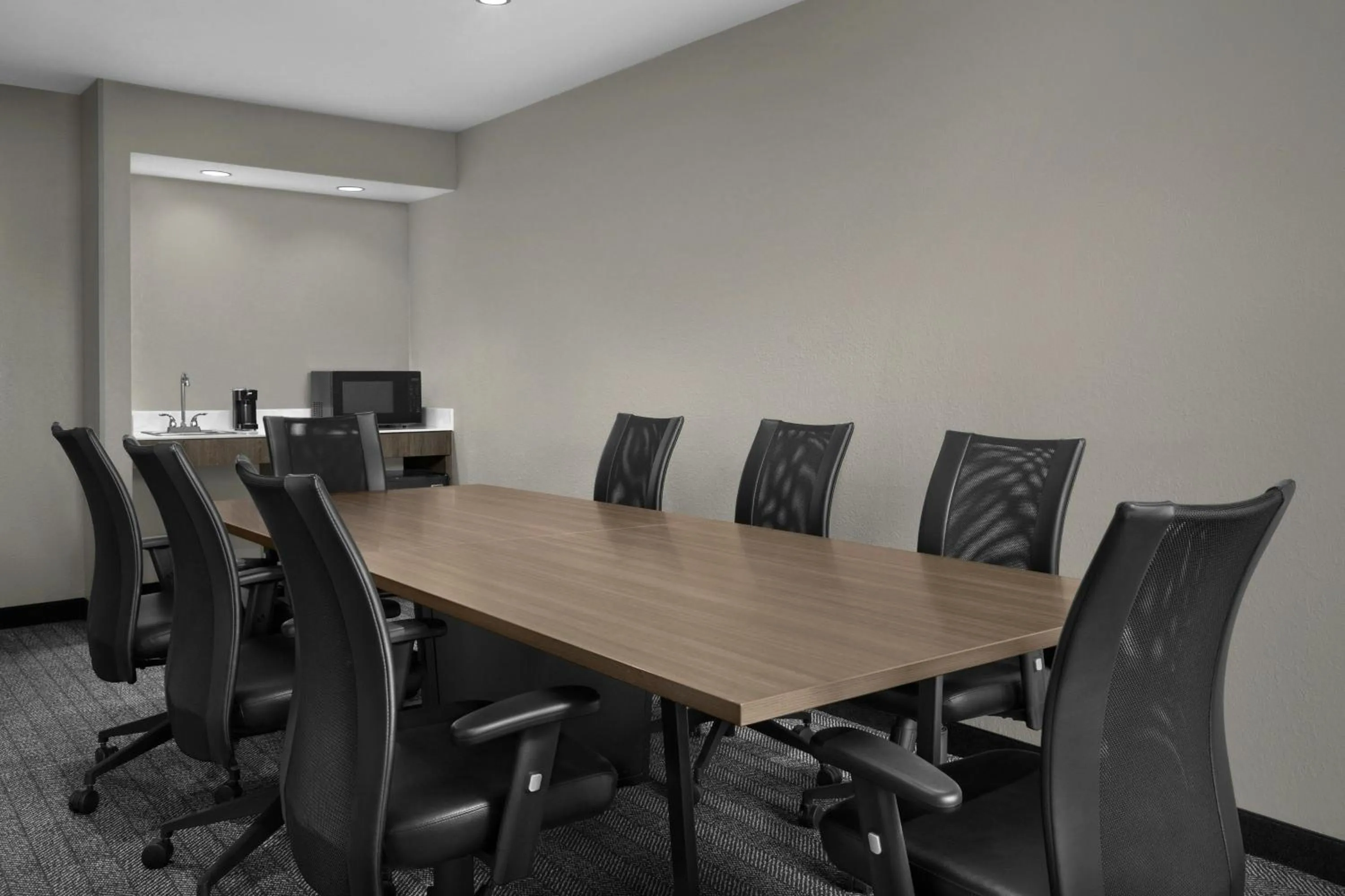 Photo of the whole room in Courtyard by Marriott Waco