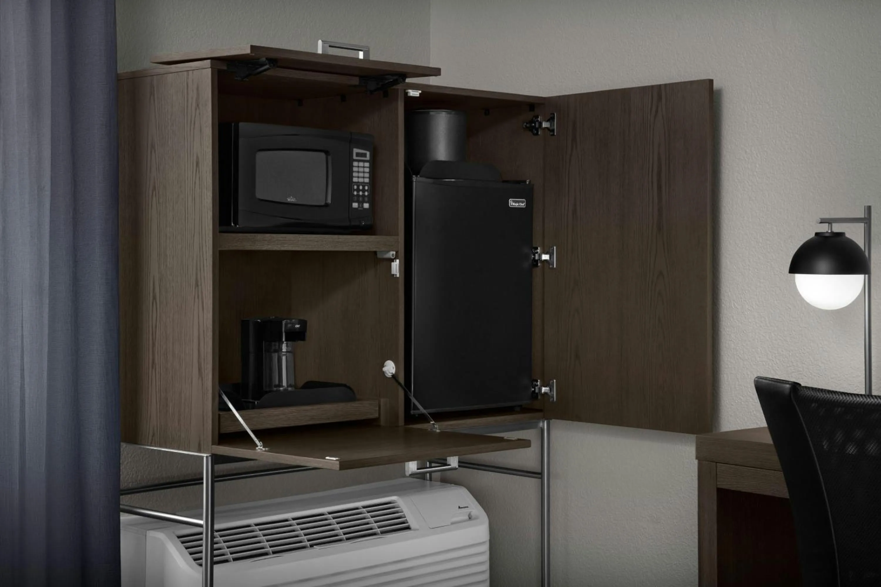 Photo of the whole room in Courtyard by Marriott Waco