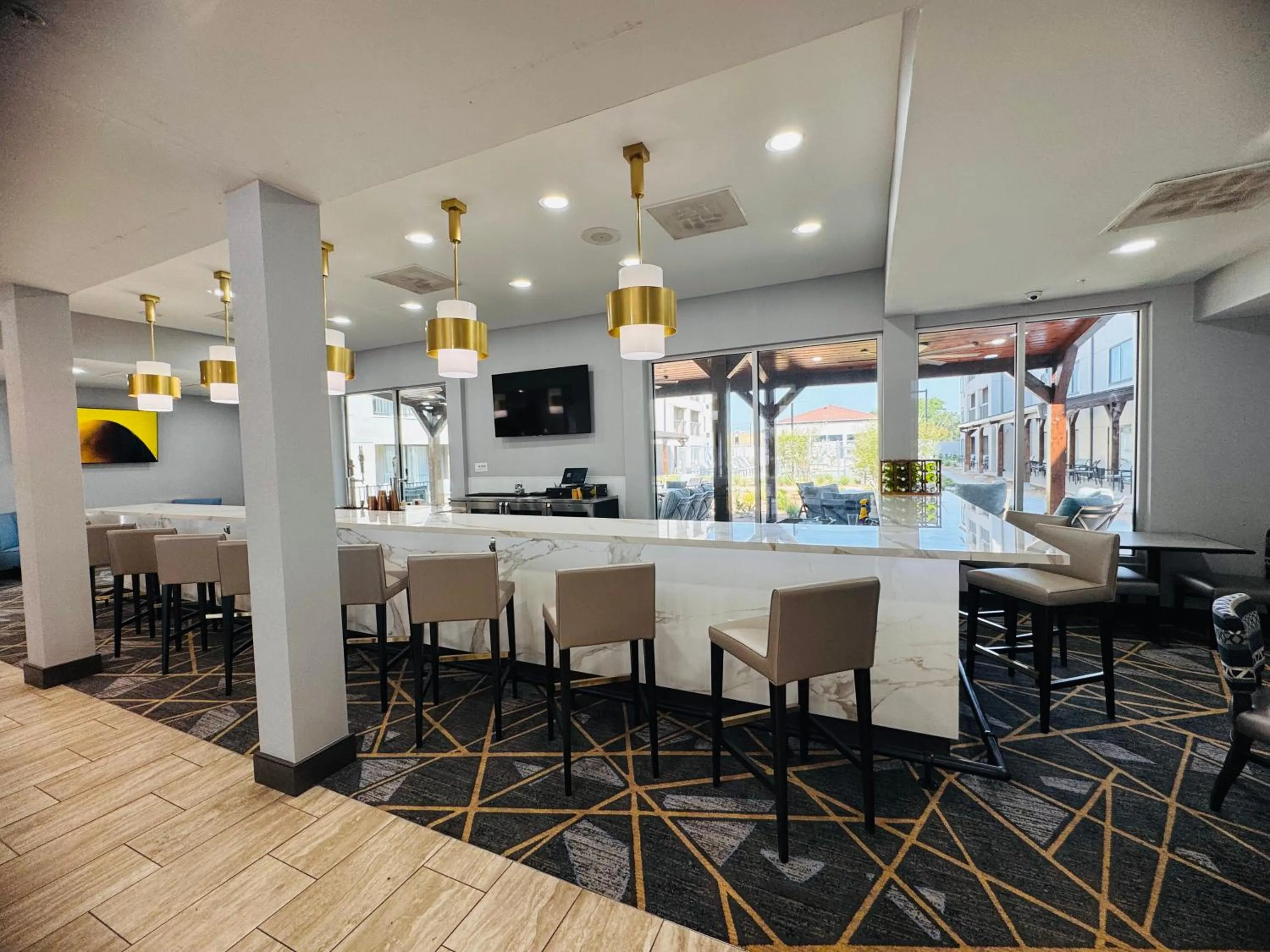Lounge or bar in Courtyard by Marriott Waco