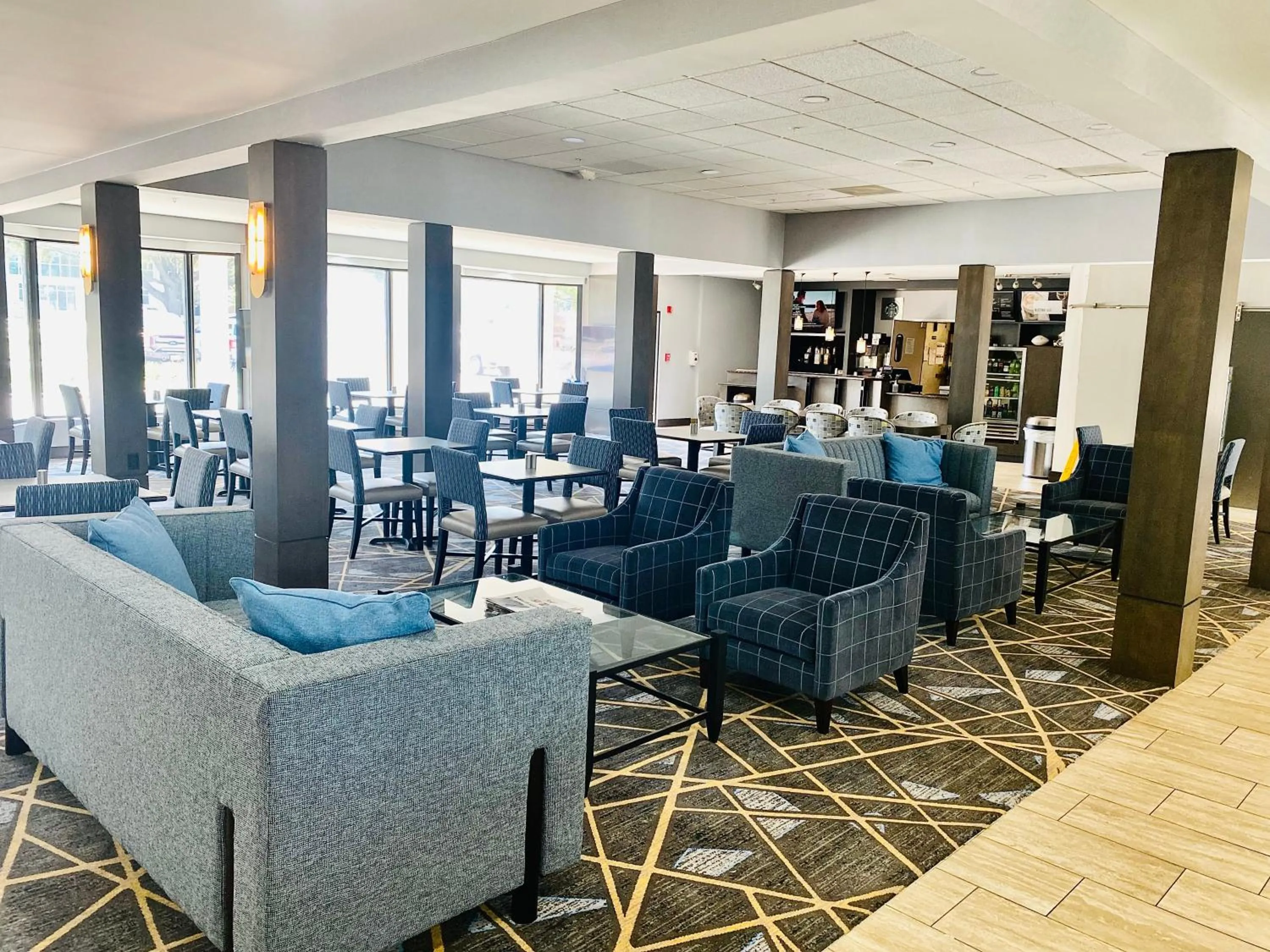 Dining area in Courtyard by Marriott Waco