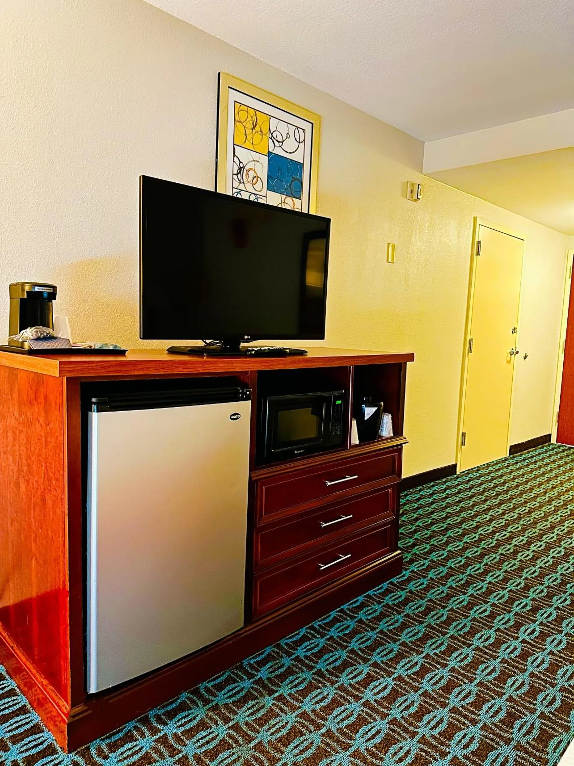 TV and multimedia in Fairfield Inn & Suites by Marriott Waco North