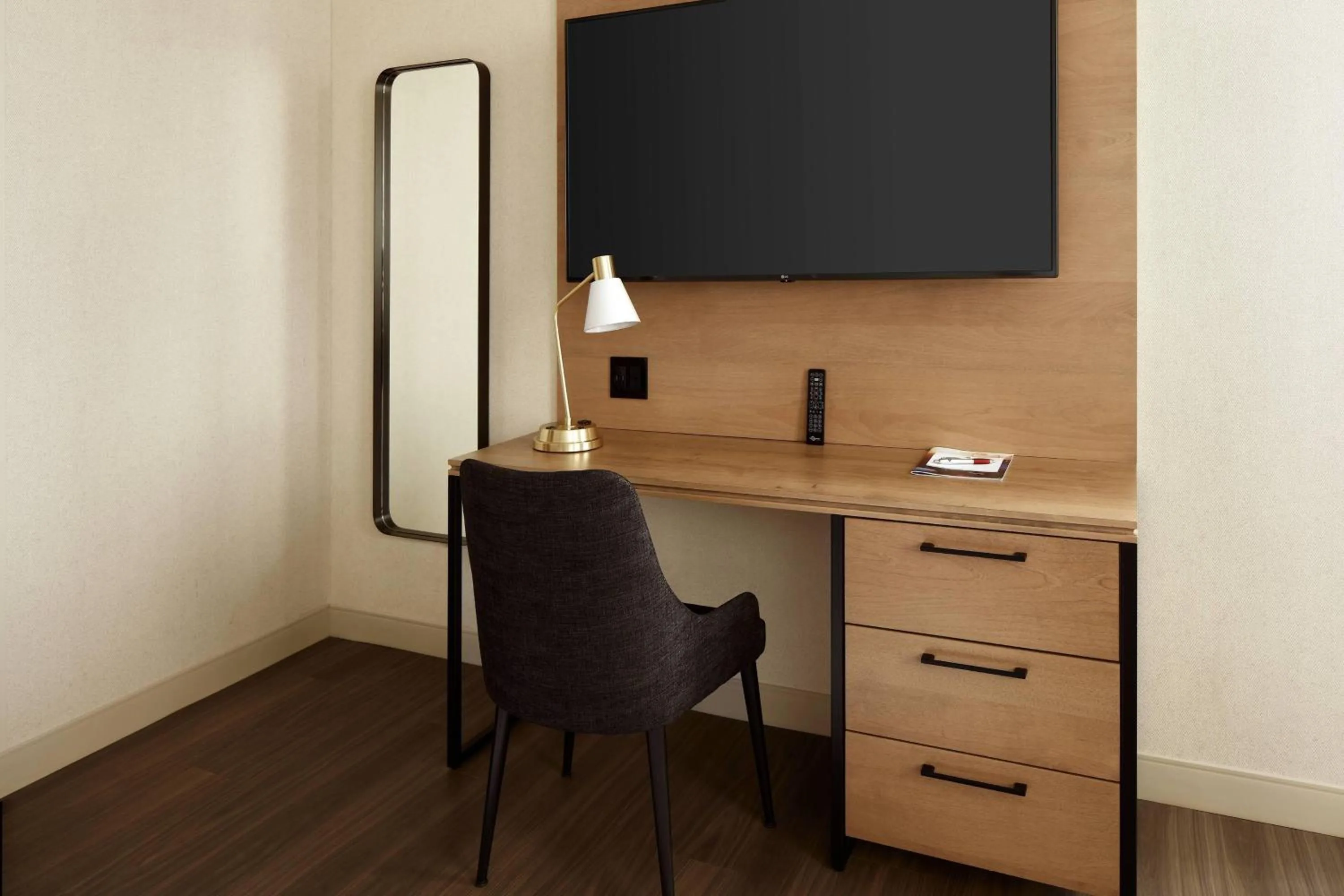 Photo of the whole room in Marriott Quebec City Downtown