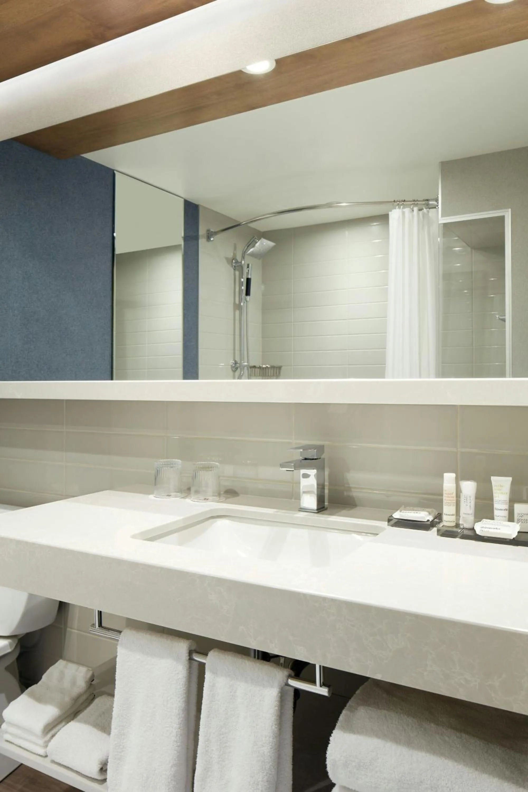 Photo of the whole room in Marriott Quebec City Downtown