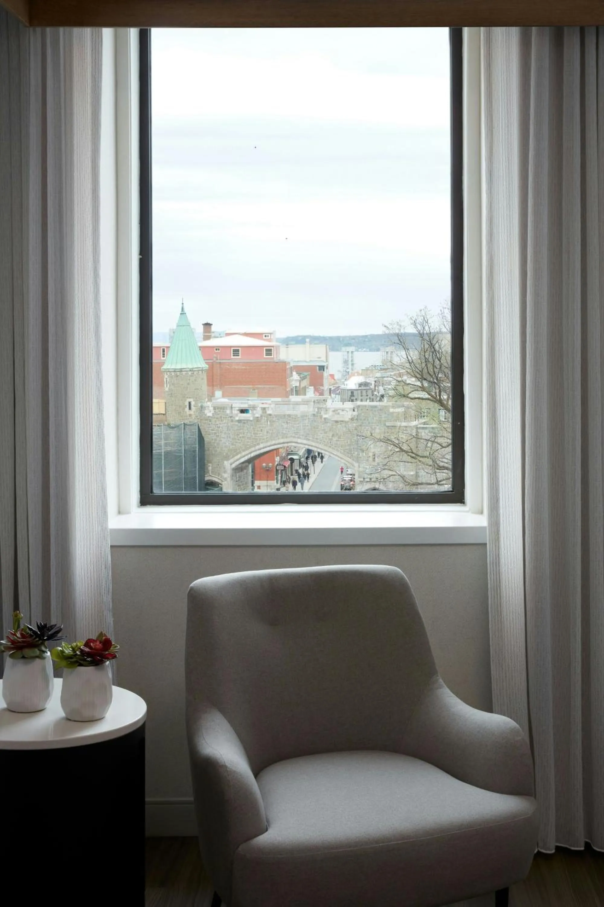 Photo of the whole room in Marriott Quebec City Downtown