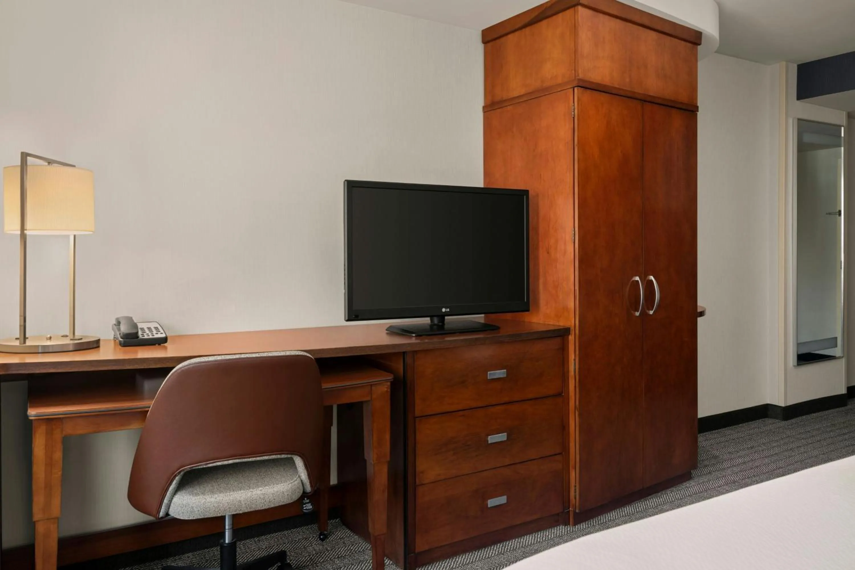 Photo of the whole room in Courtyard by Marriott Halifax Downtown