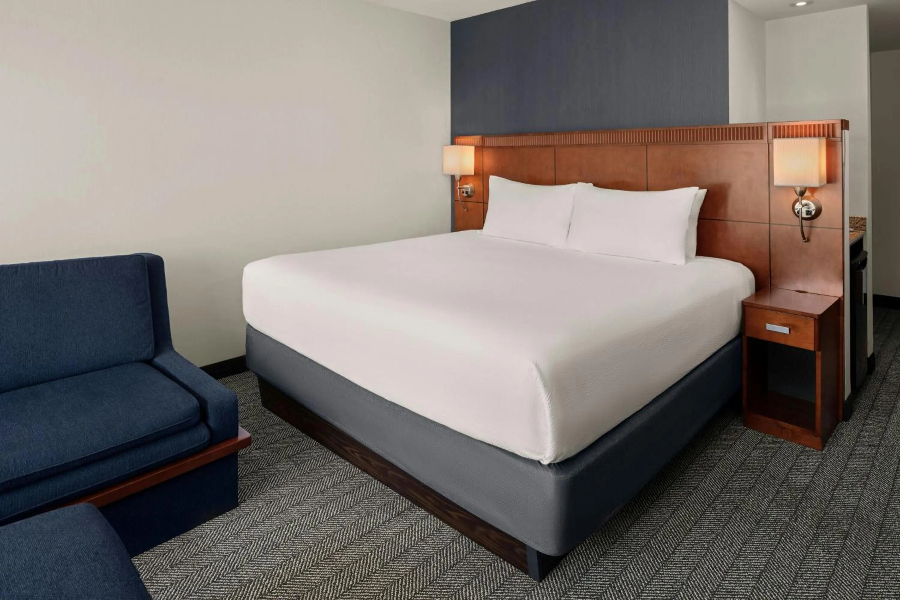 Photo of the whole room, Bed in Courtyard by Marriott Halifax Downtown