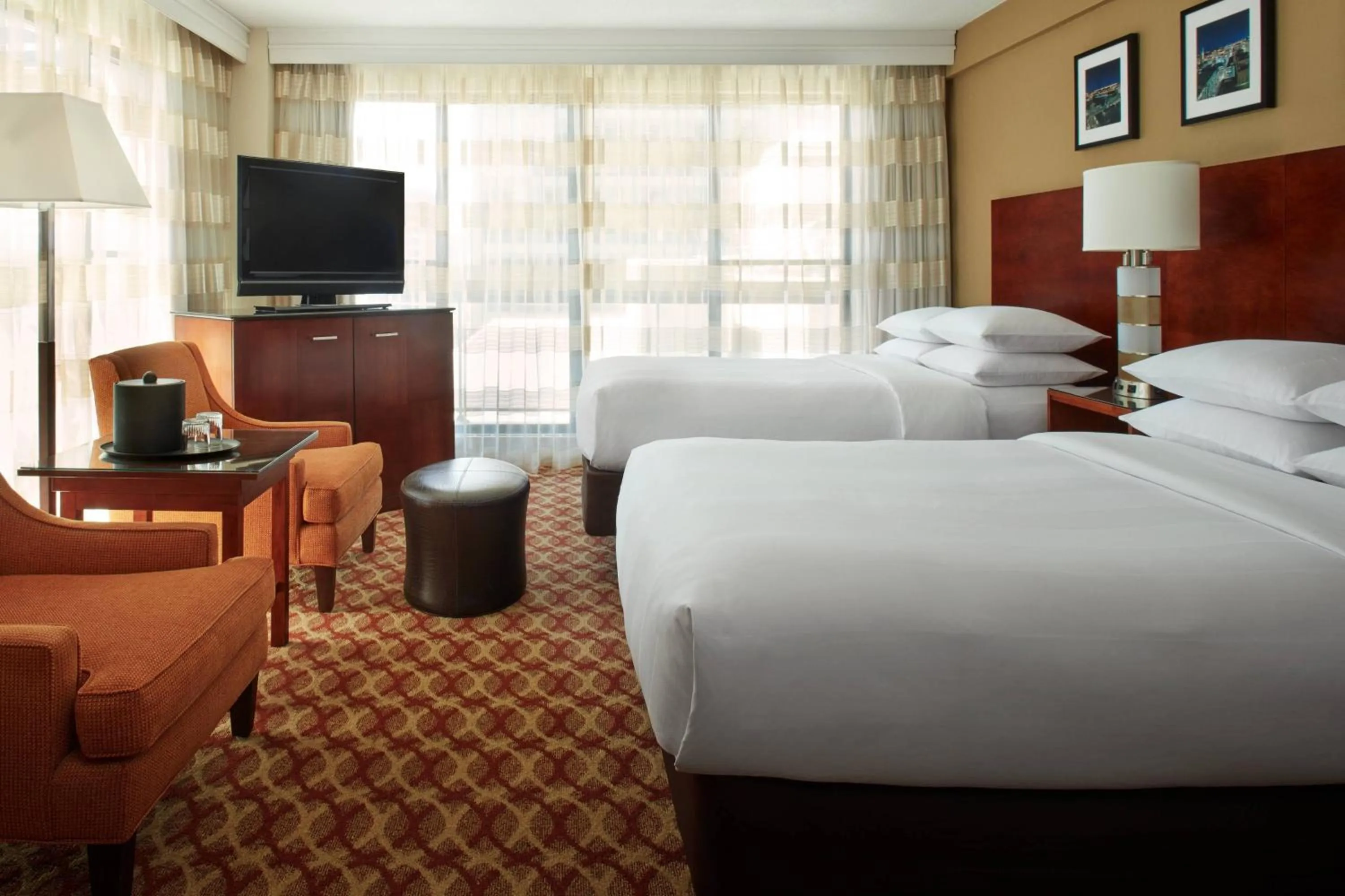 Photo of the whole room, Bed in Ottawa Marriott Hotel