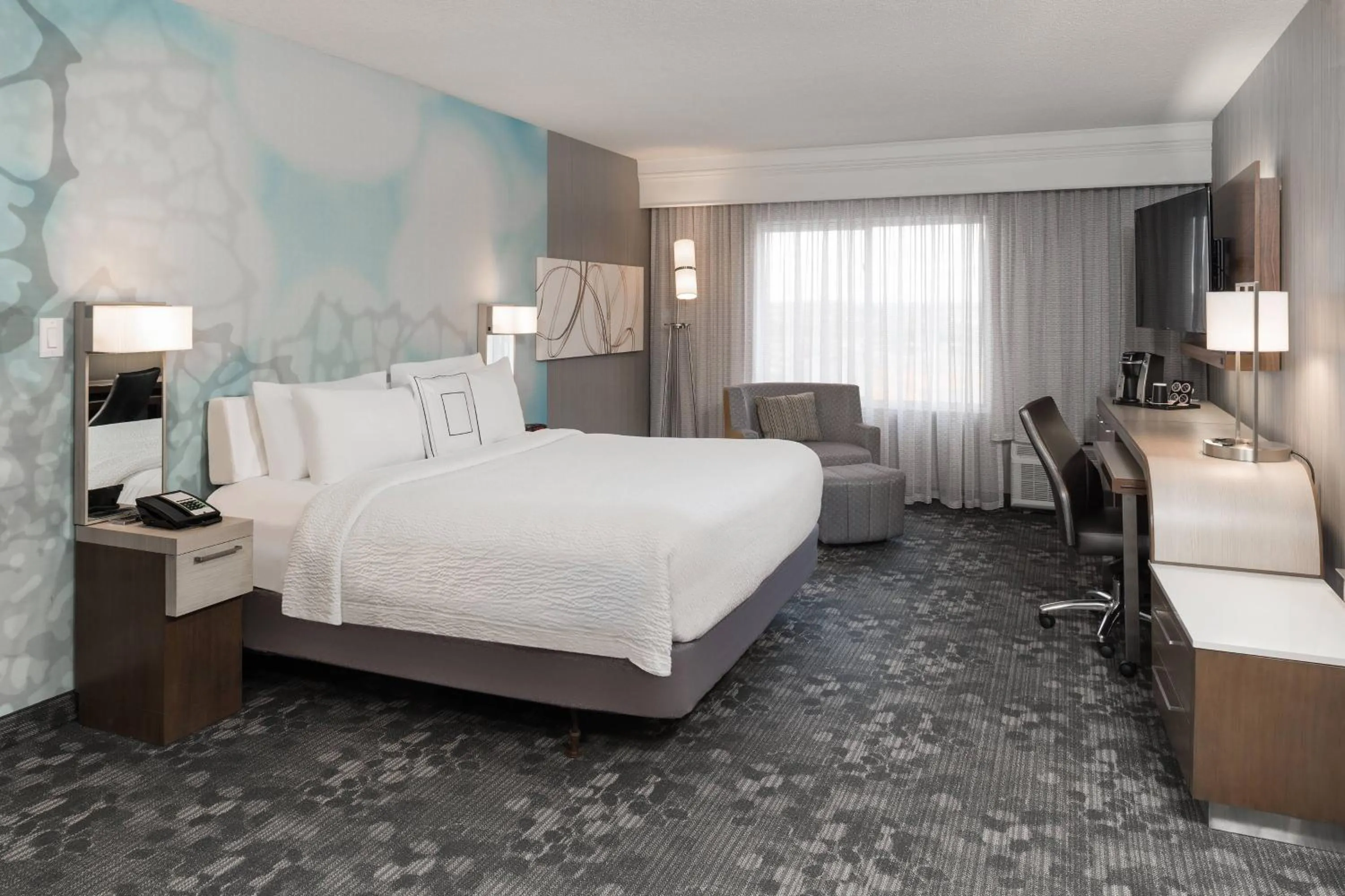 Photo of the whole room, Bed in Courtyard by Marriott Toronto Vaughan