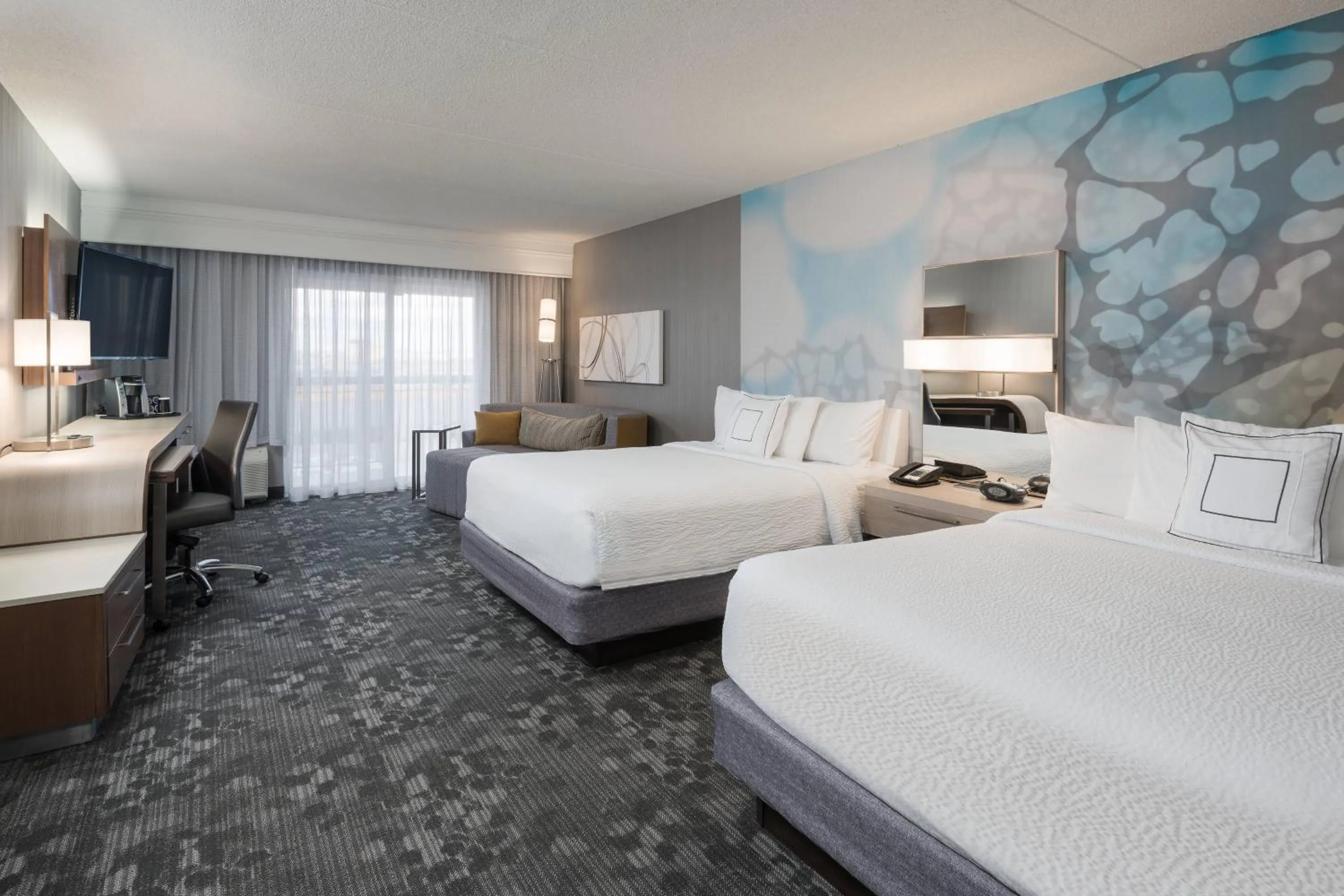 Photo of the whole room, Bed in Courtyard by Marriott Toronto Vaughan