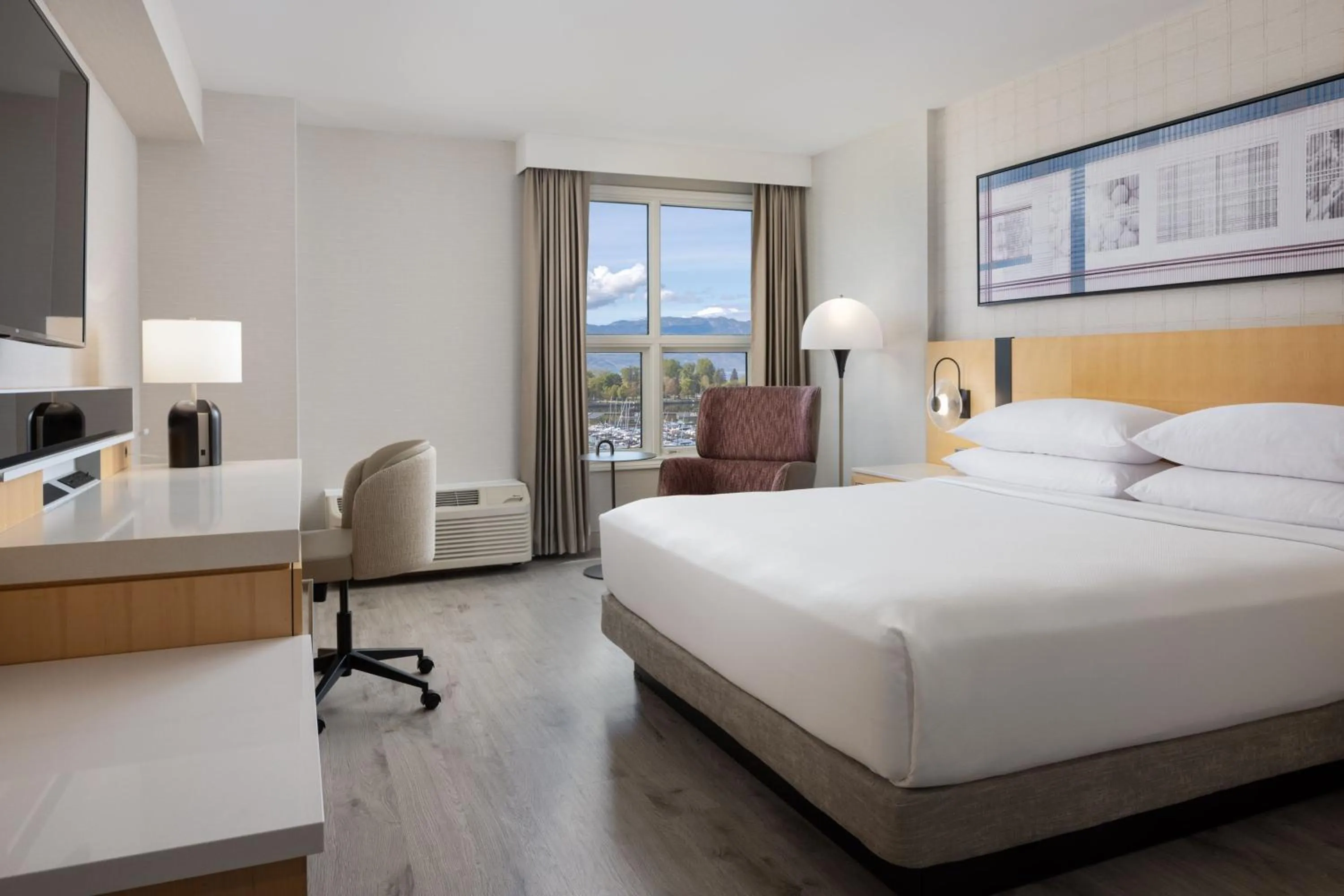 Photo of the whole room, Bed in Delta Hotels by Marriott Grand Okanagan Resort