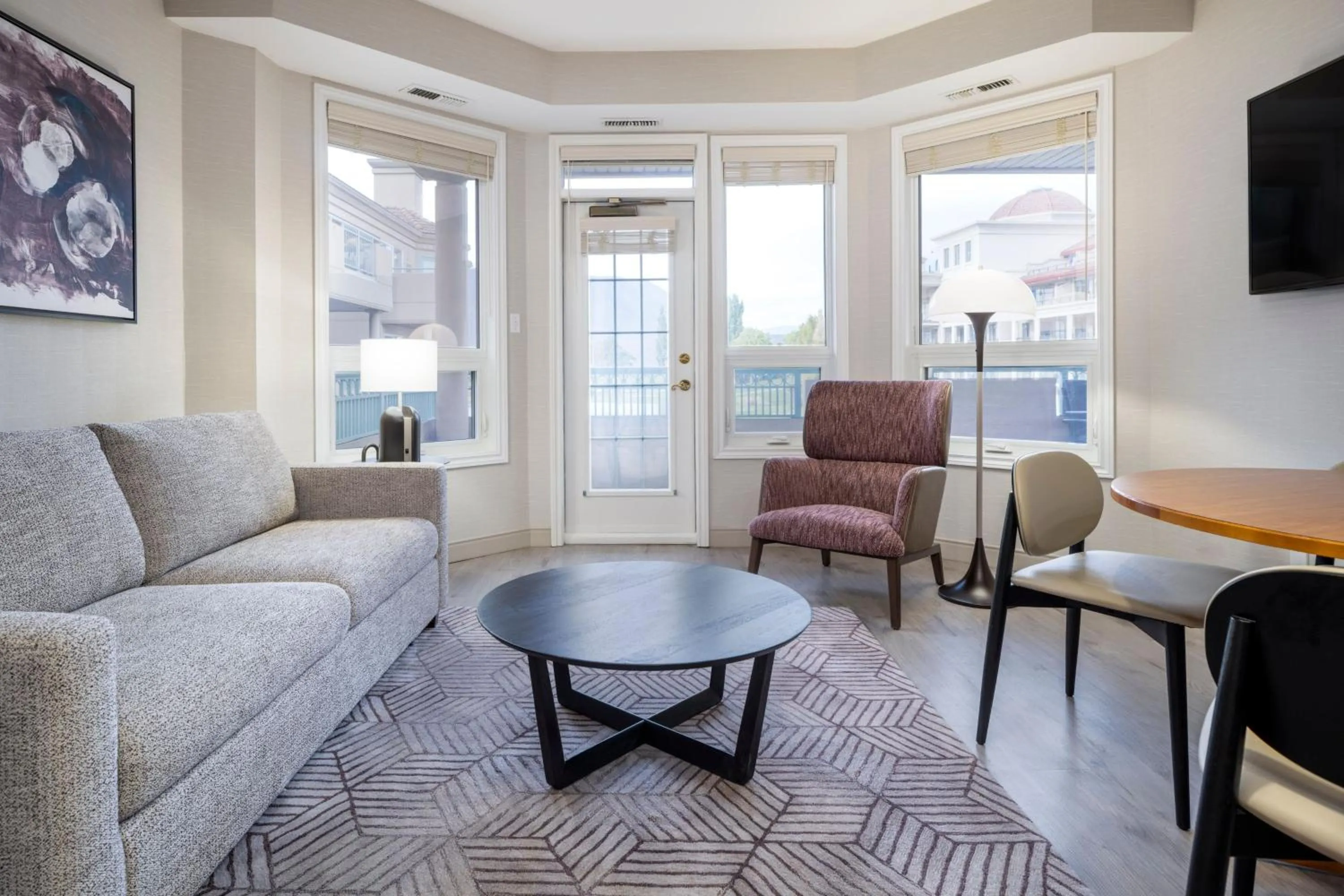 Living room in Delta Hotels by Marriott Grand Okanagan Resort