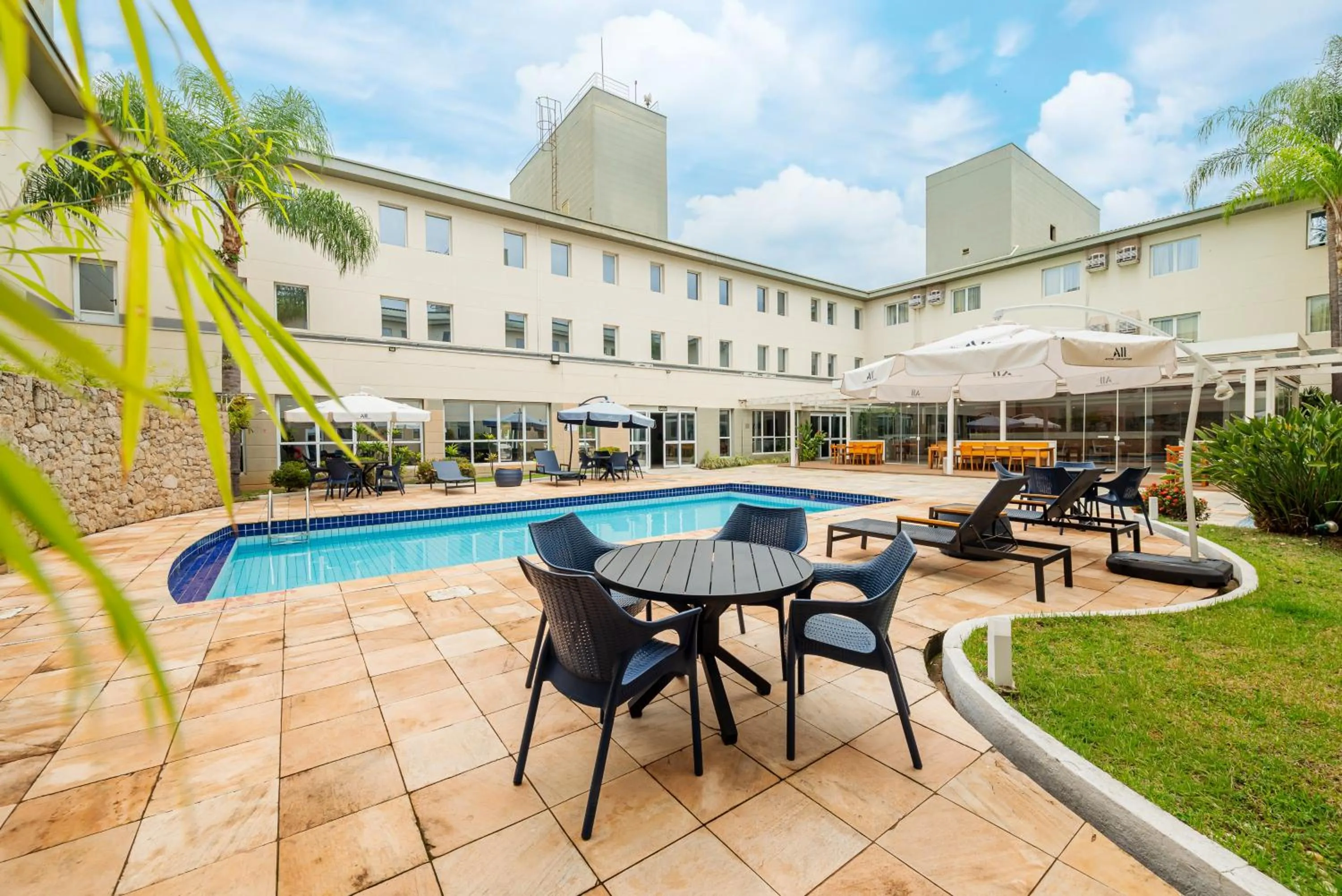 Pool view in Ibis Styles Campinas Alphaville