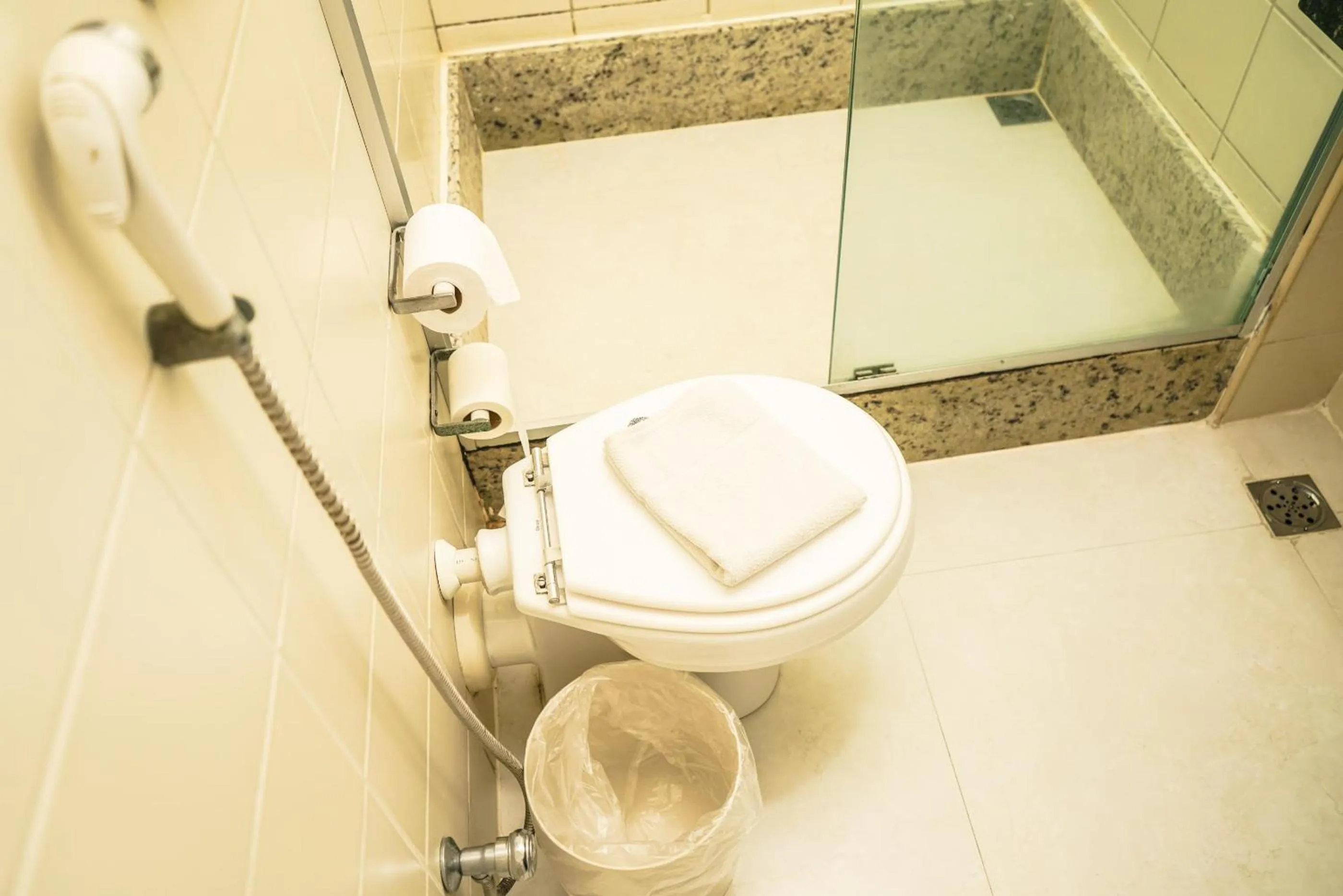 Bathroom in Vitoria Praia Hotel