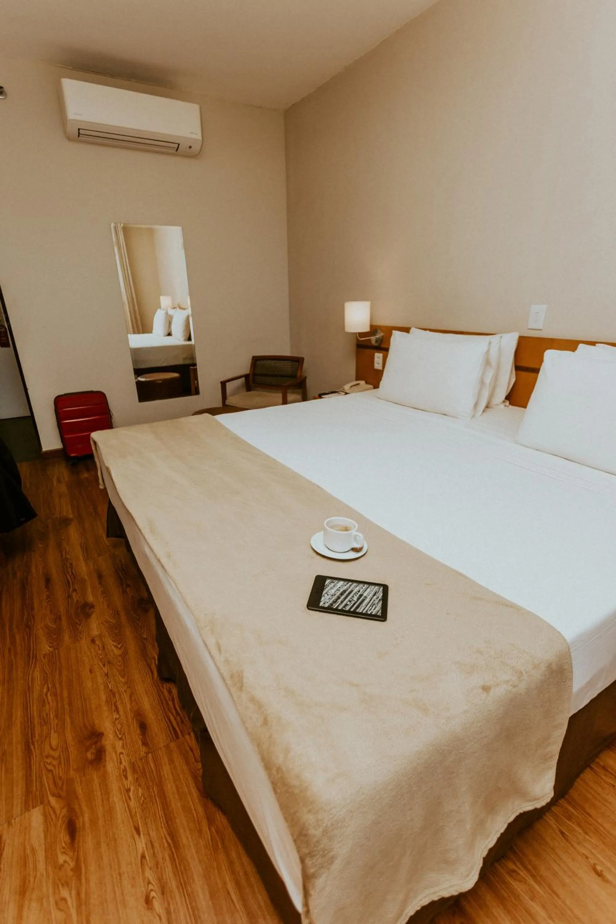 Bedroom, Bed in Vitoria Praia Hotel