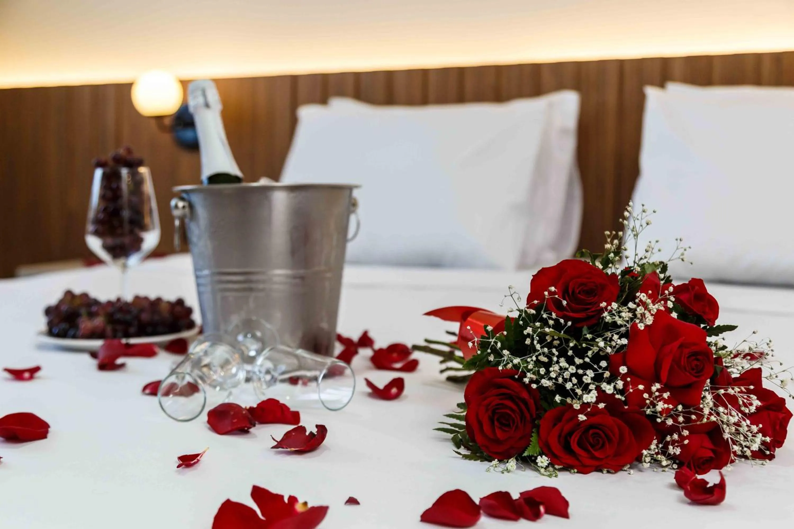 wedding, Bed in Vitoria Praia Hotel