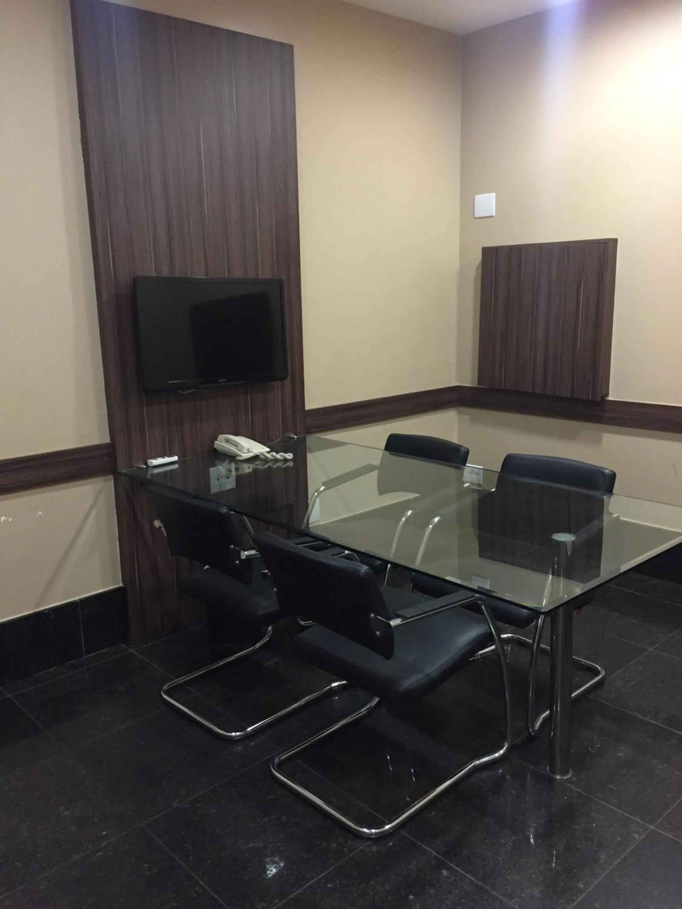 Meeting/conference room in Vitoria Praia Hotel