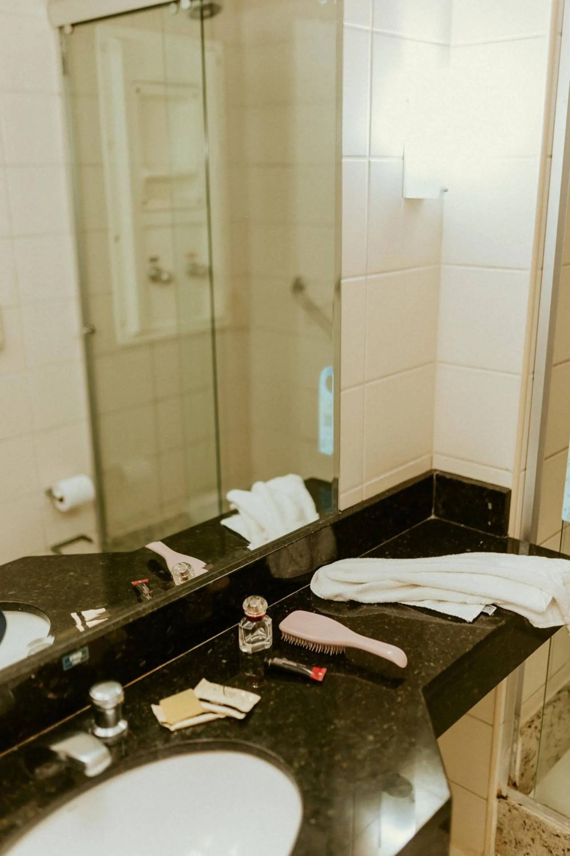 Bathroom in Vitoria Praia Hotel