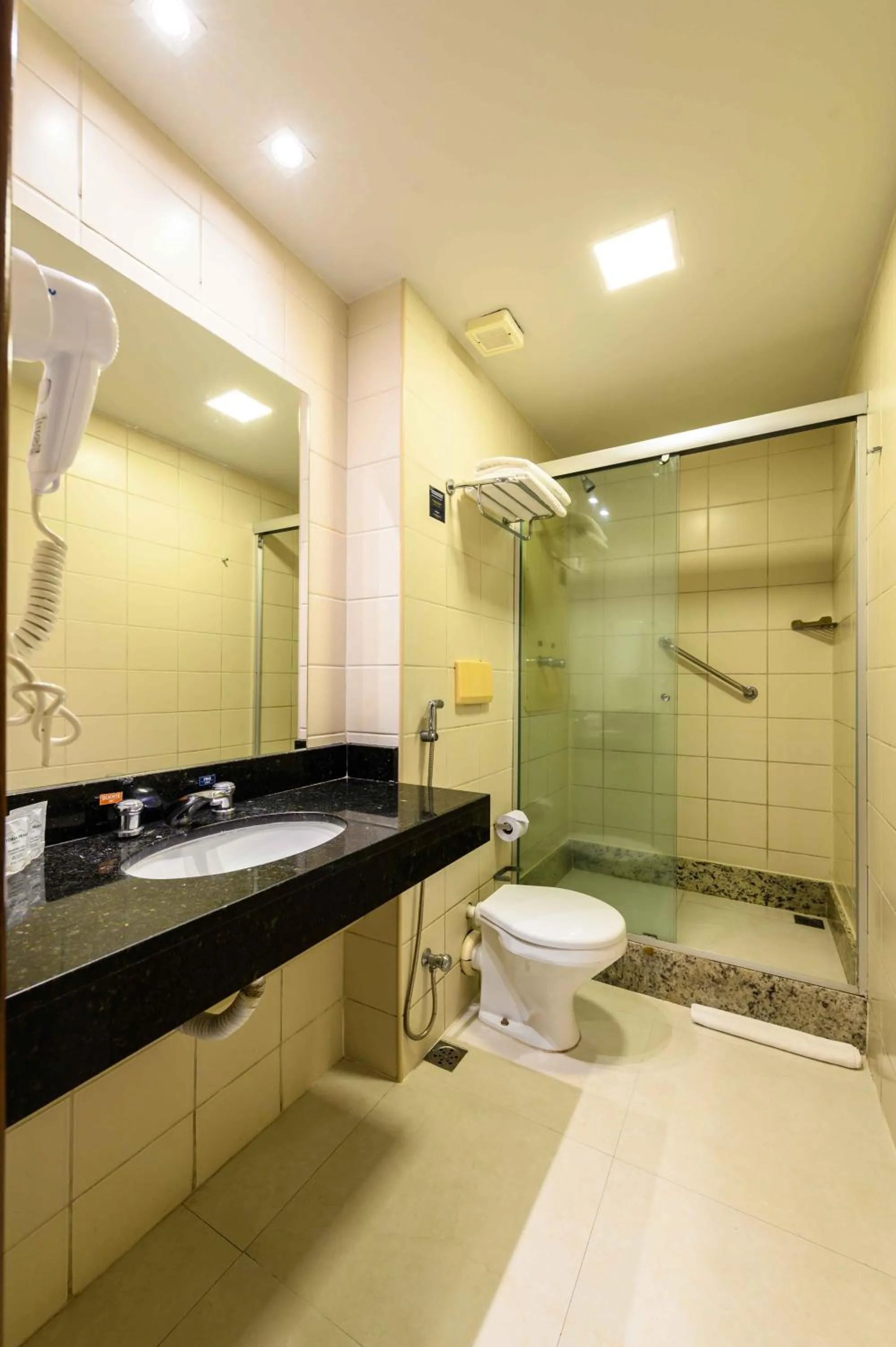 Bathroom in Vitoria Praia Hotel