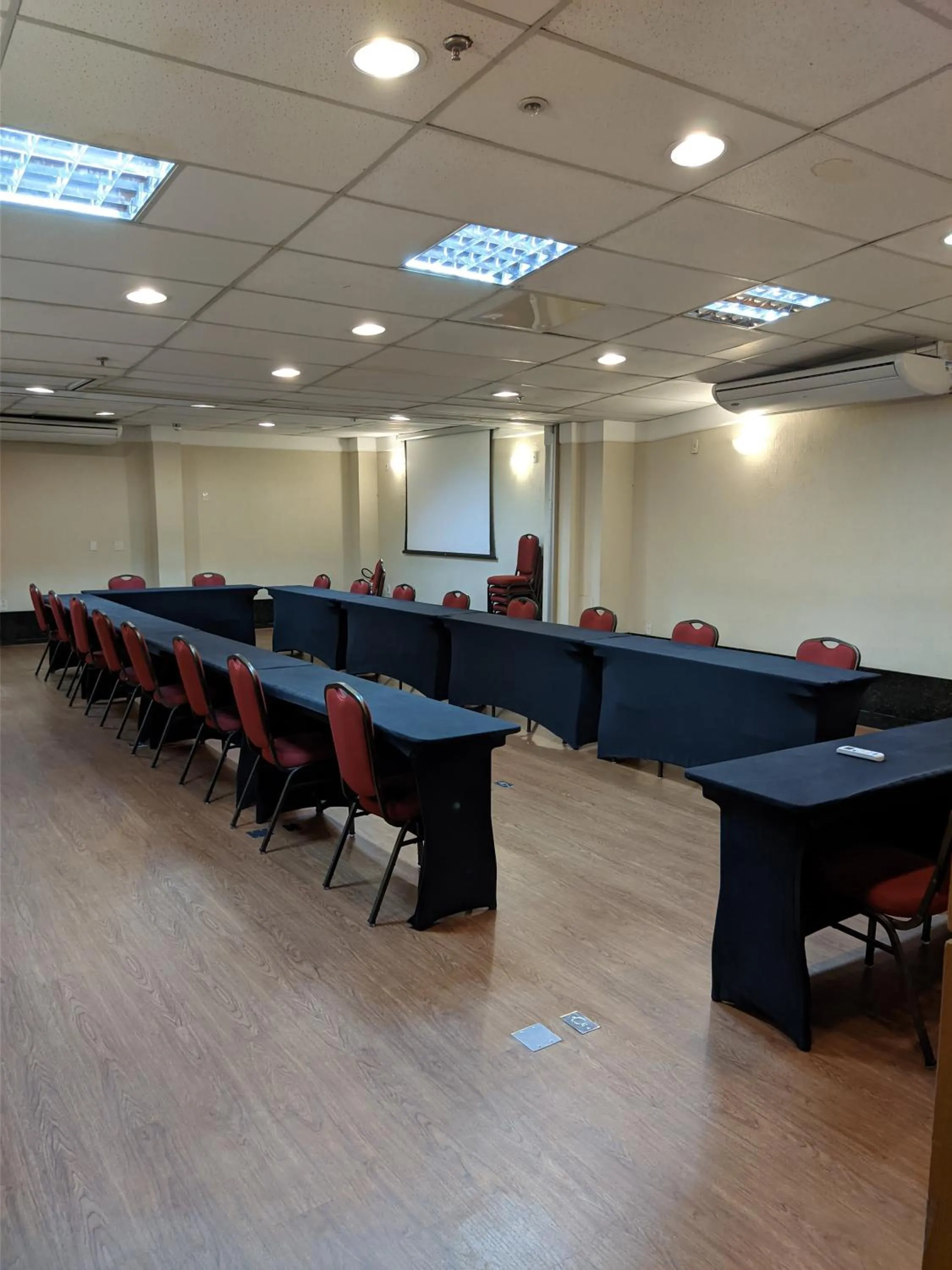 Meeting/conference room in Vitoria Praia Hotel