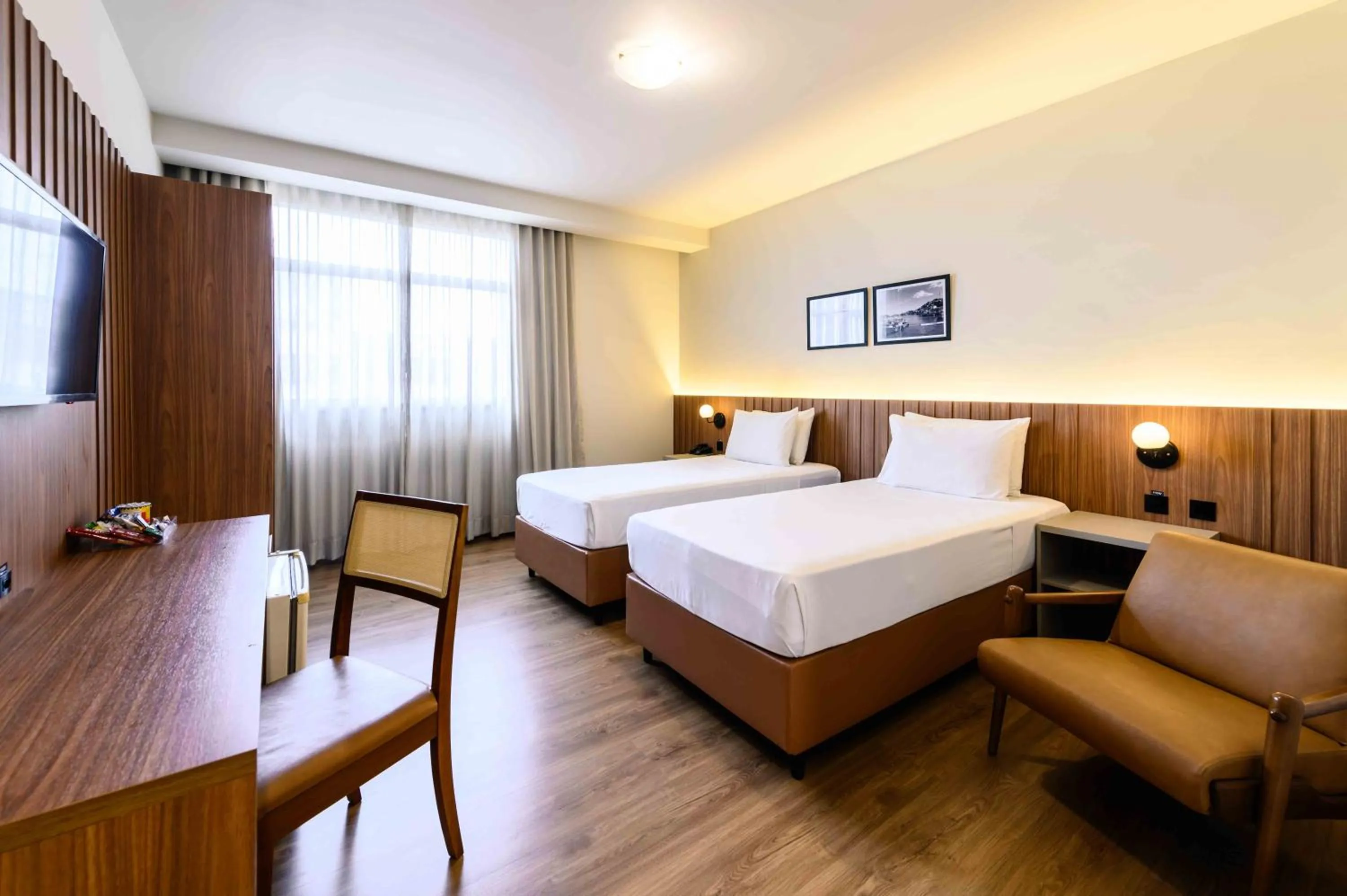 Photo of the whole room, Bed in Vitoria Praia Hotel