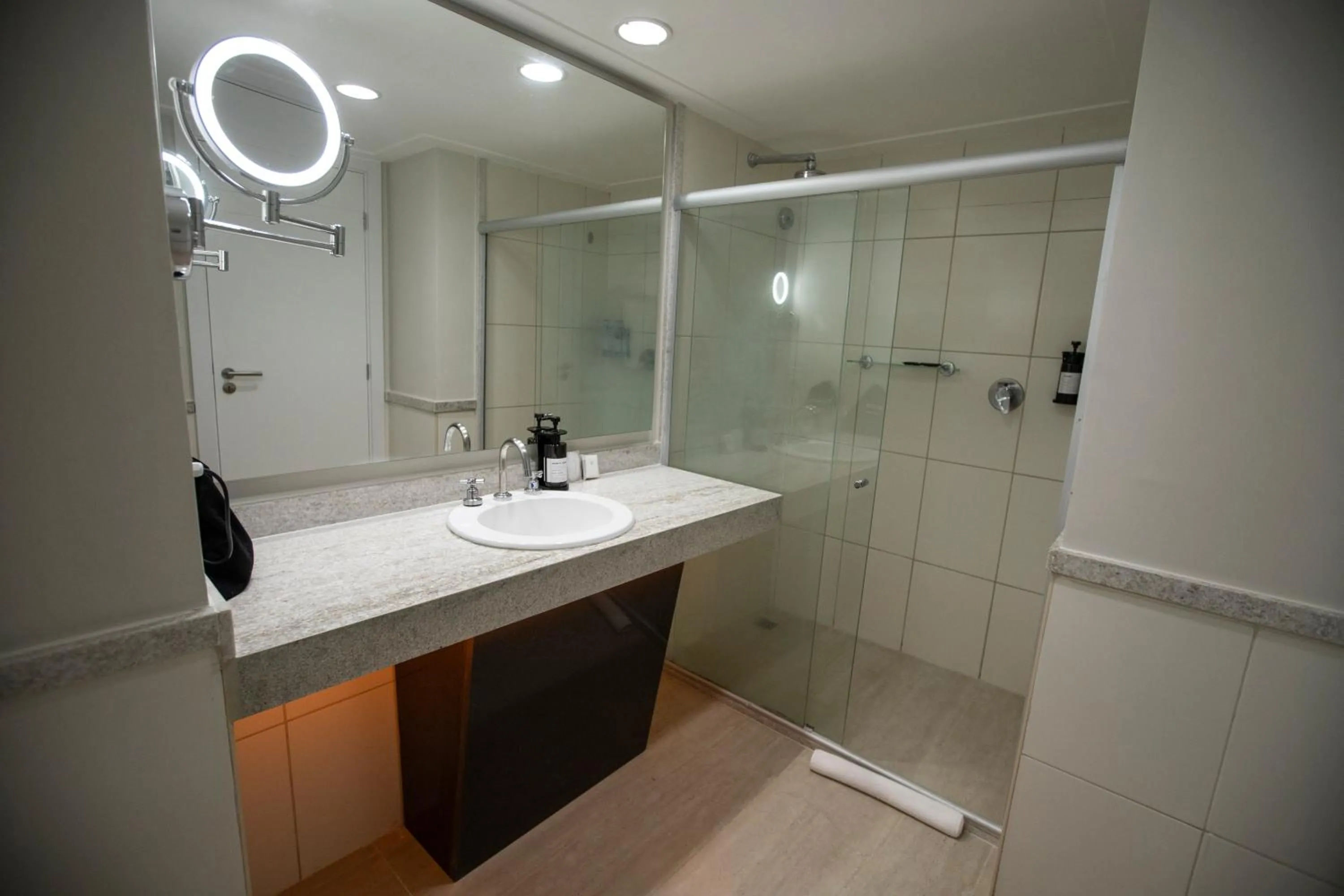 Bathroom in Vidam Hotel Aracaju - Transamerica Collection