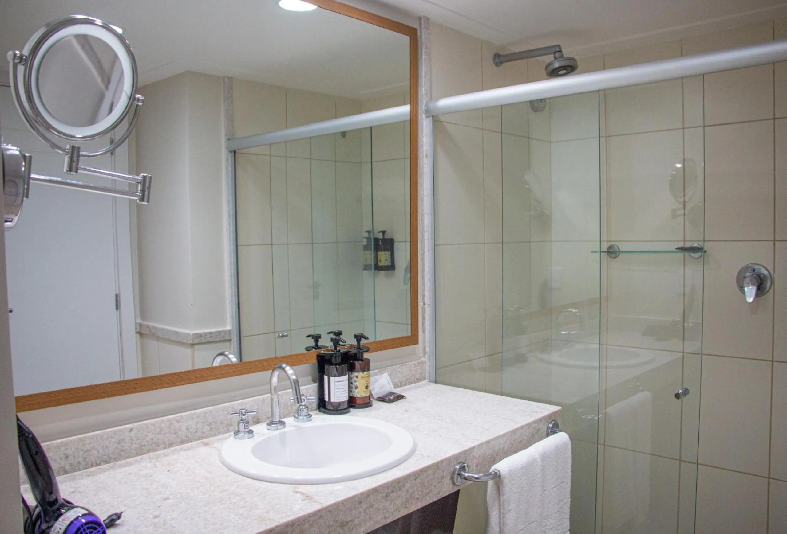 Bathroom in Vidam Hotel Aracaju - Transamerica Collection