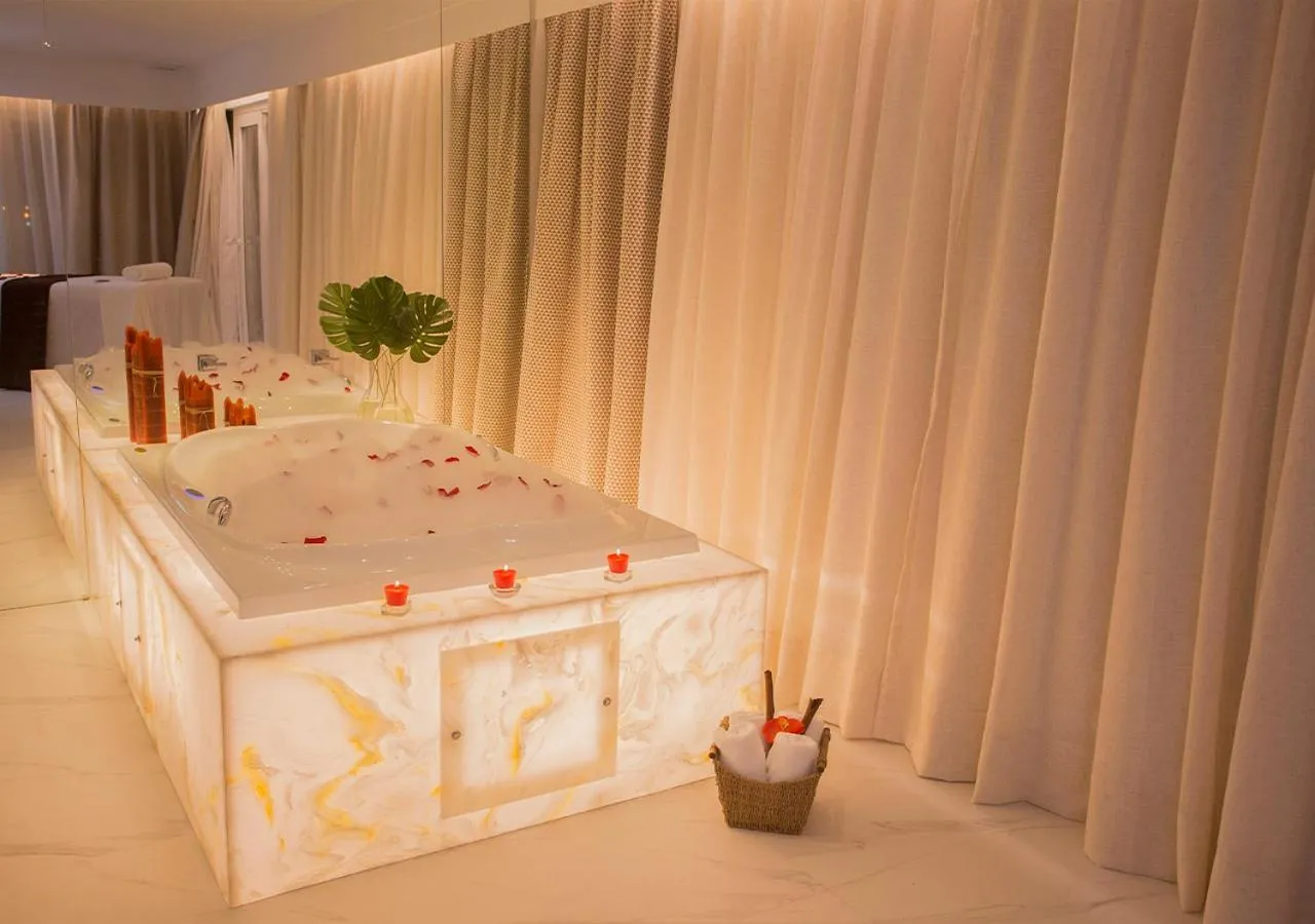 Hot Tub, Bed in Vidam Hotel Aracaju - Transamerica Collection