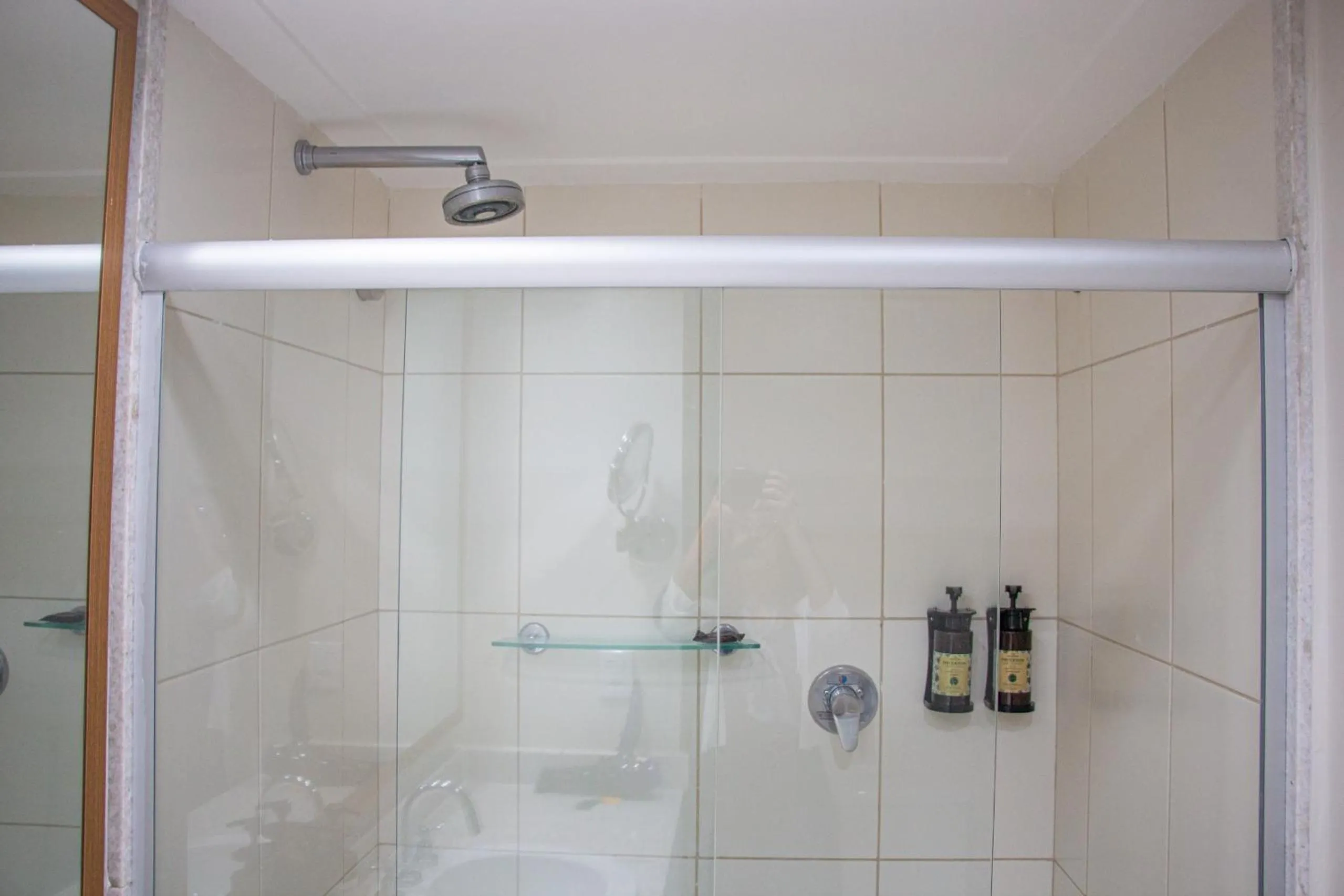 Shower in Vidam Hotel Aracaju - Transamerica Collection