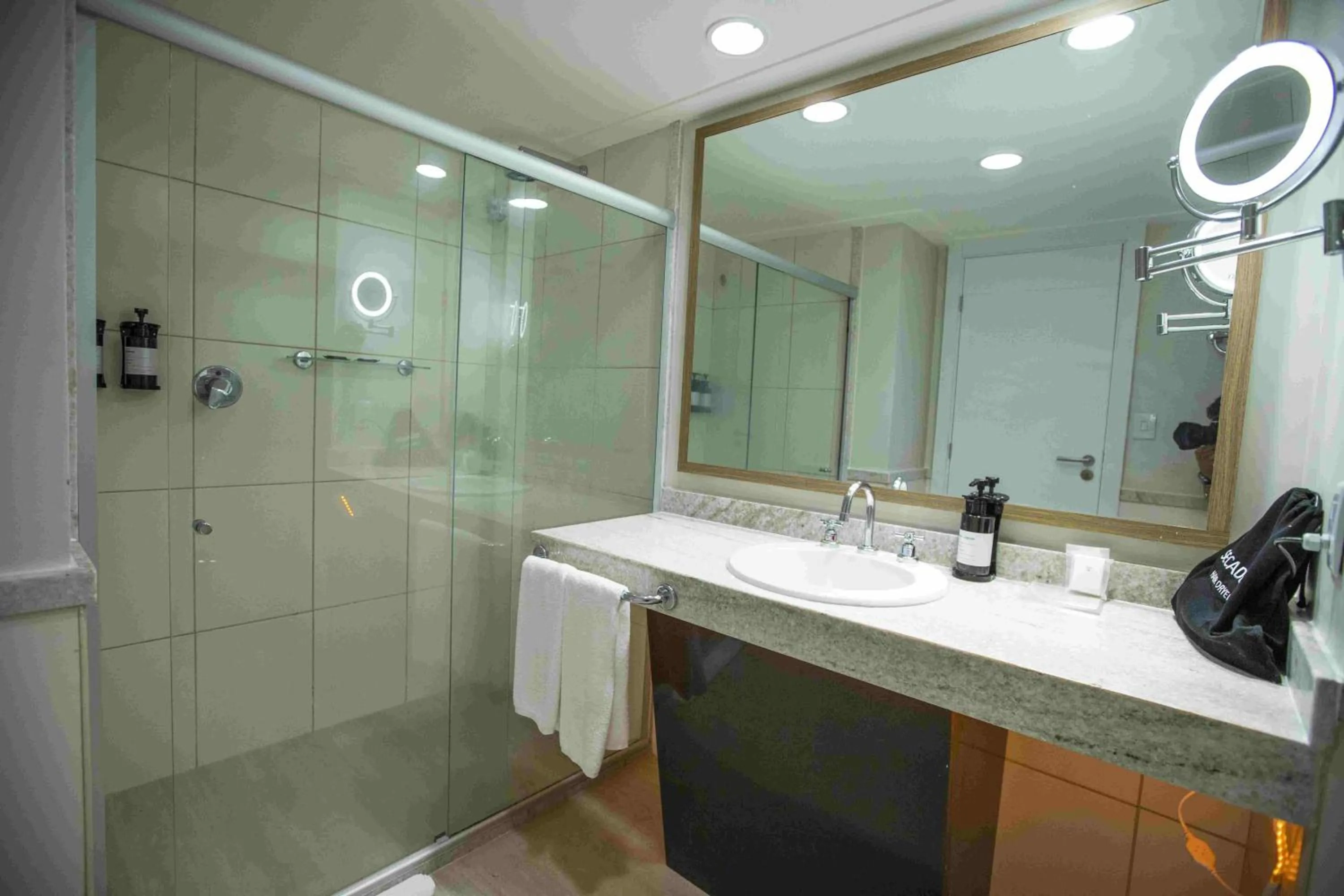 Bathroom in Vidam Hotel Aracaju - Transamerica Collection