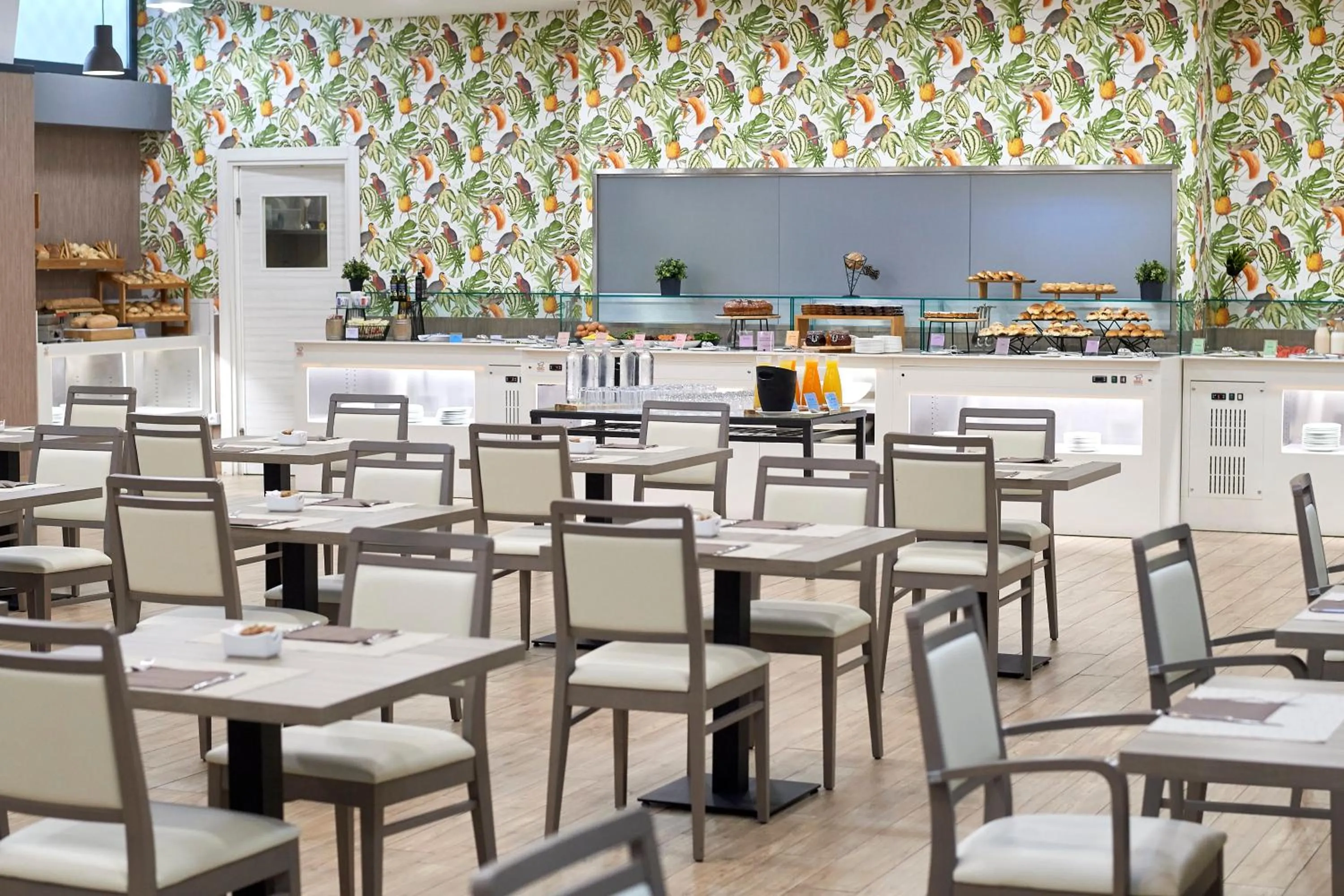 Restaurant/places to eat in Occidental Aurelia