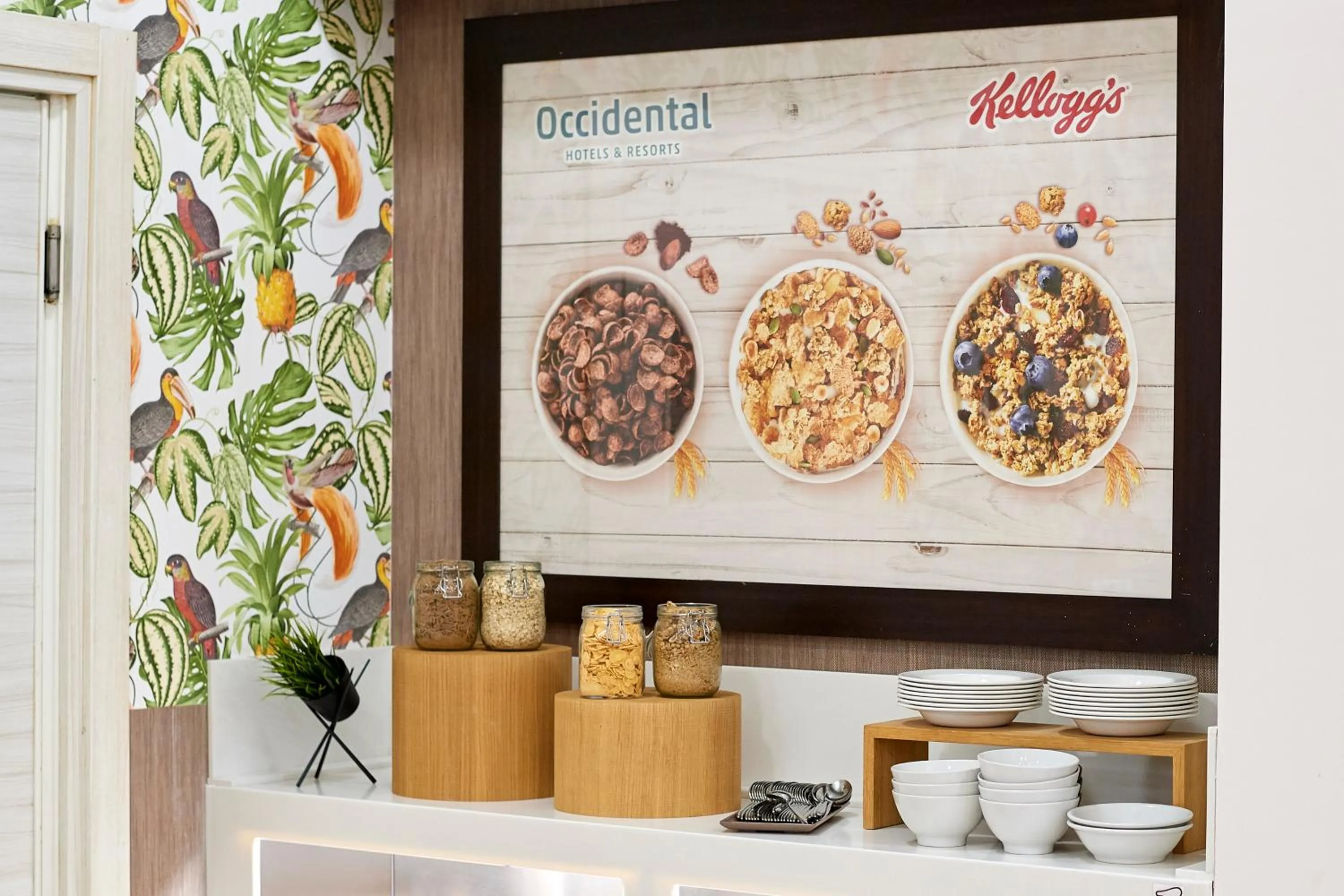 Breakfast in Occidental Aurelia