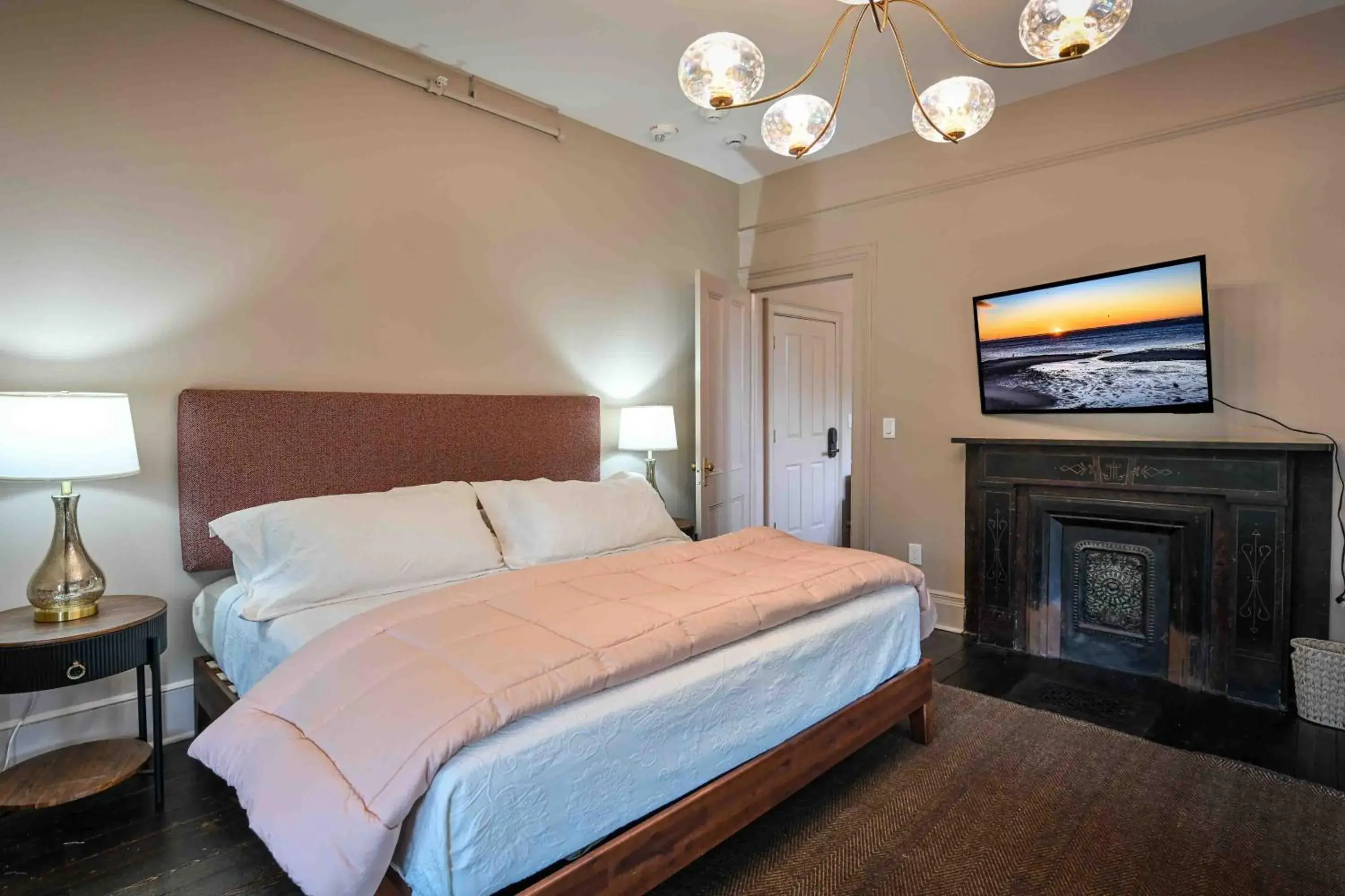 Deluxe Suite in Station Inn Pawling Deluxe Suite in Station Inn Pawling