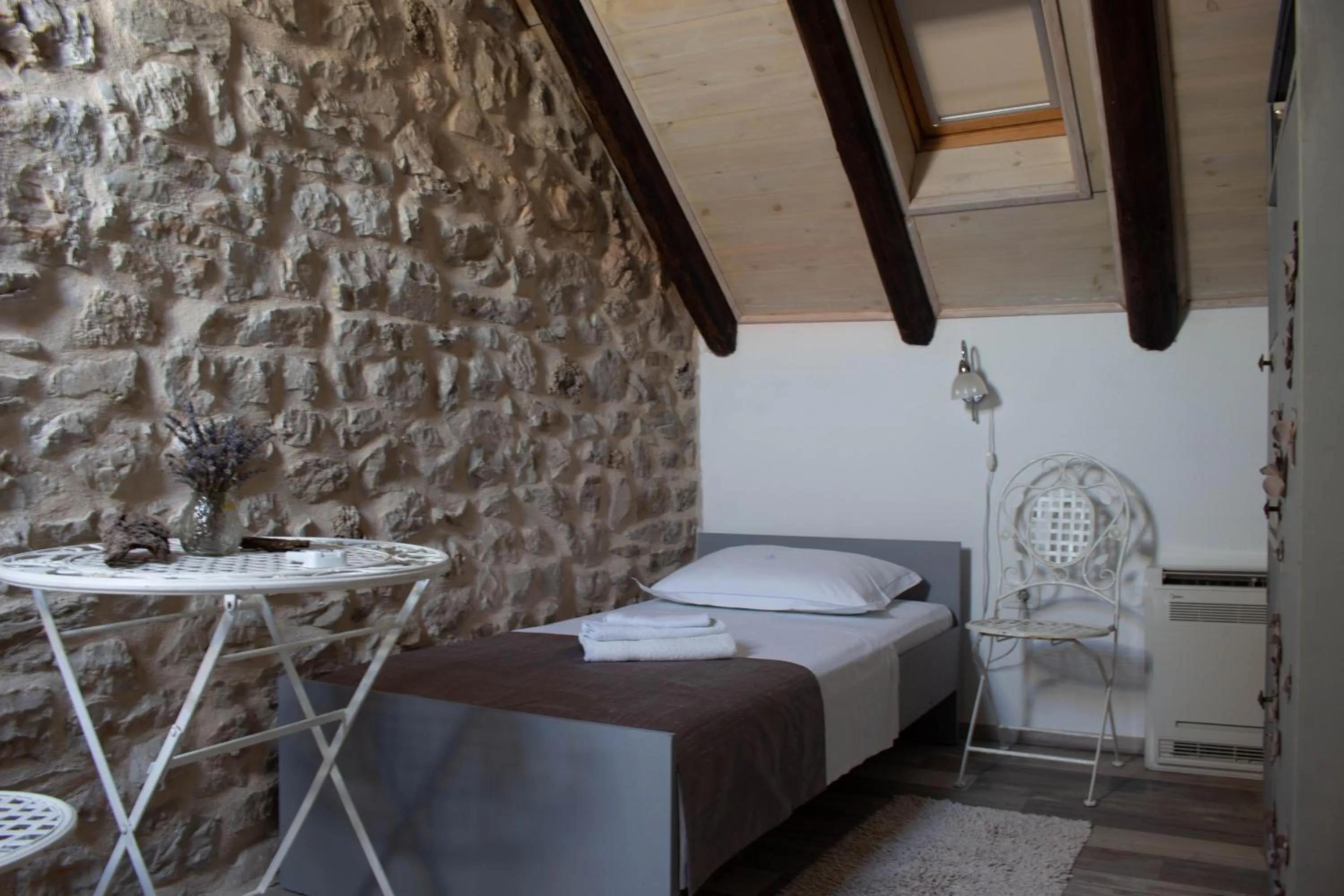 Bedroom, Bed in Villa Cindro House
